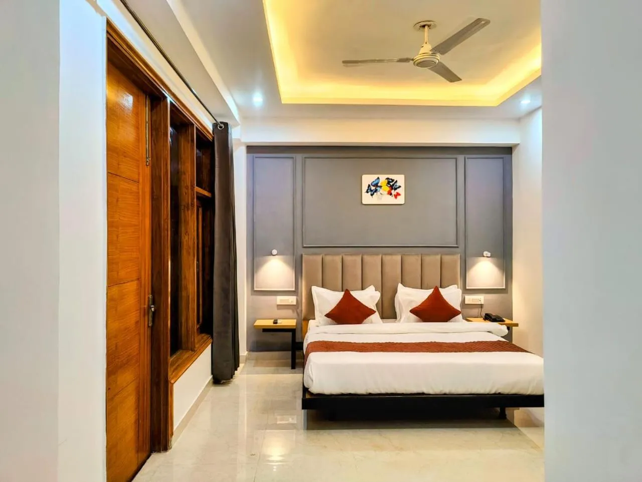 Bed in Hotel Mavens White Artemis Hospital Road Sector 52 Gurgaon