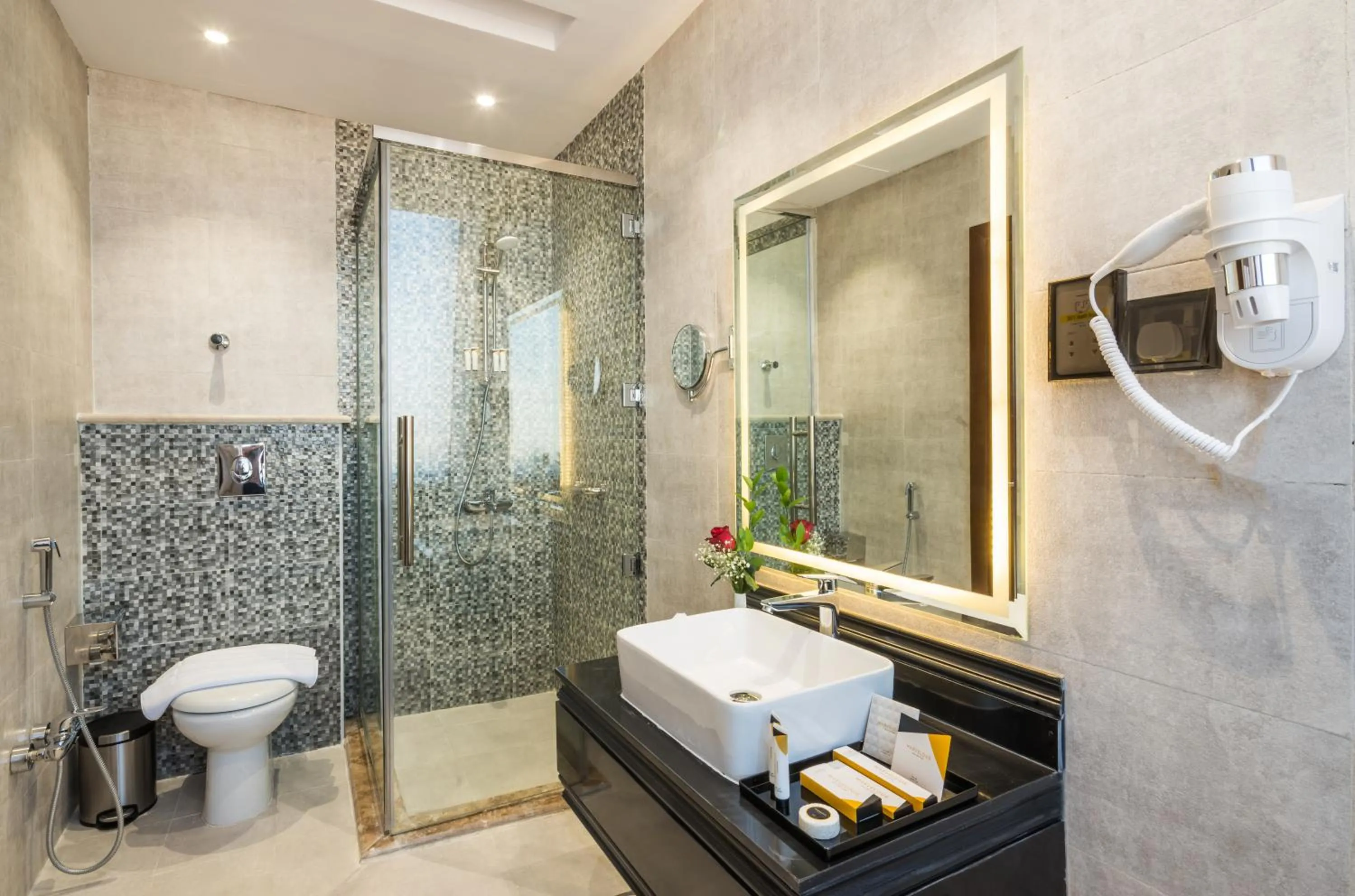 Shower in Tulip Plaza Hotel