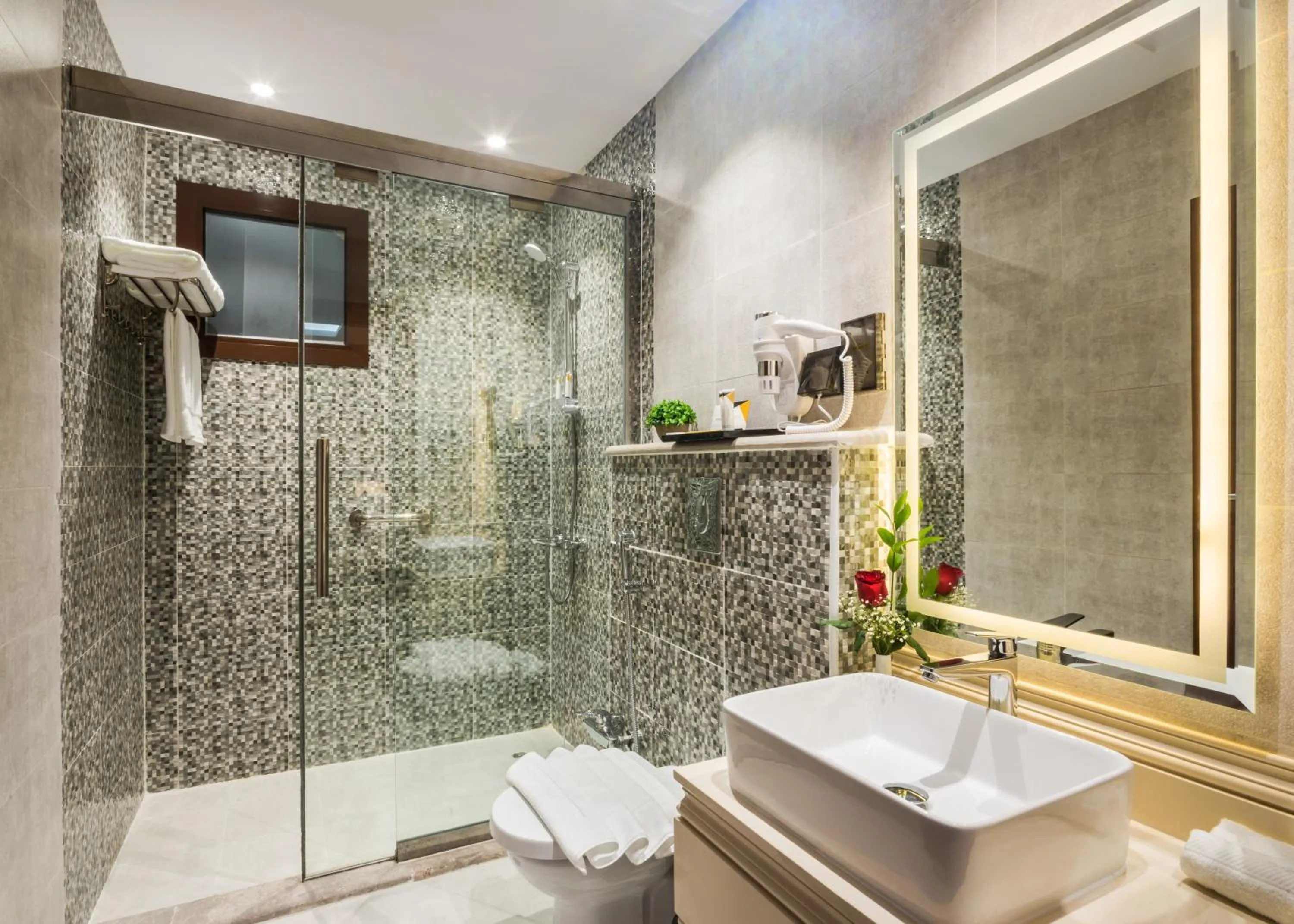 Shower in Tulip Plaza Hotel