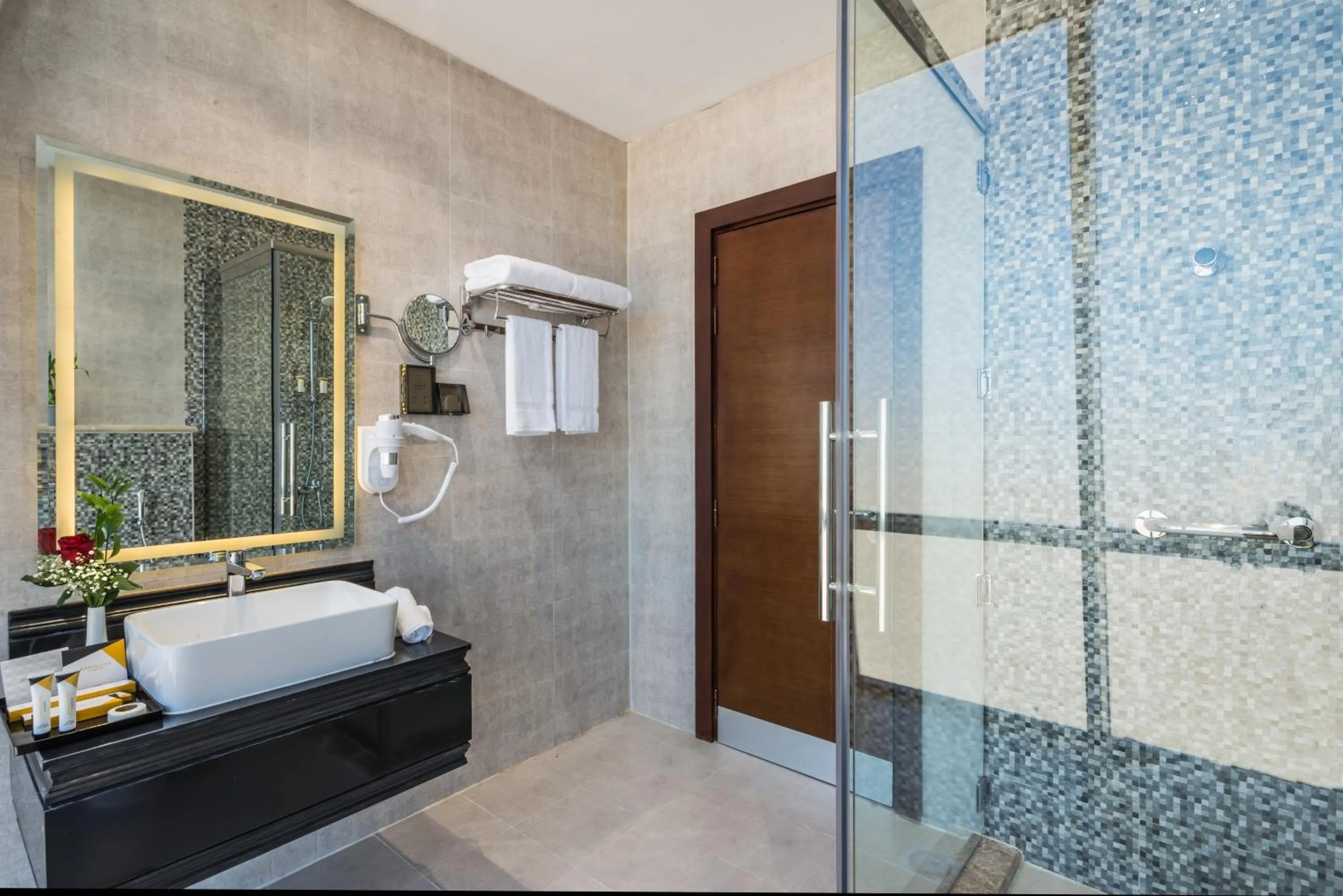 Shower in Tulip Plaza Hotel