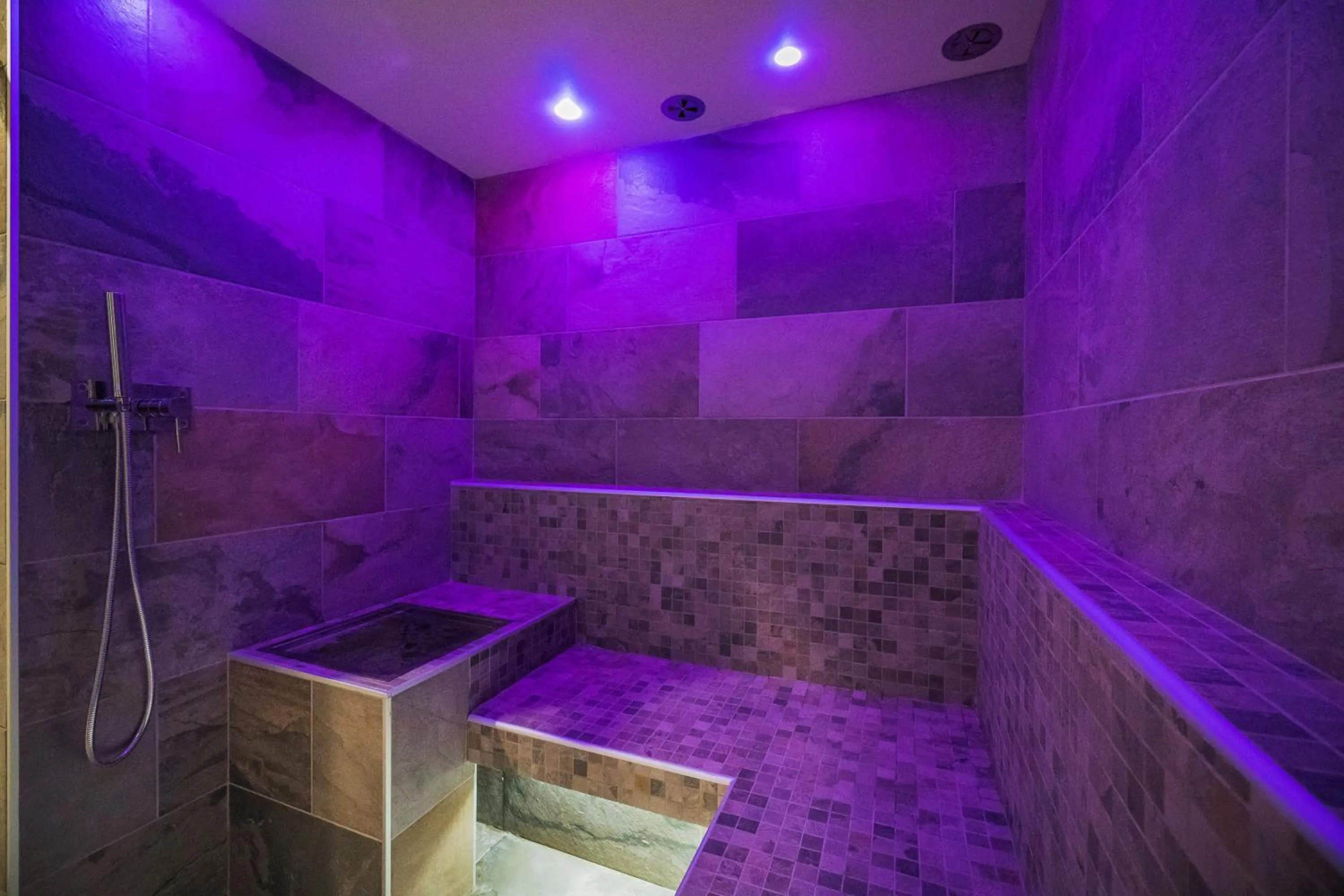 Steam room in Le Cappuccinelle Suites&SPA