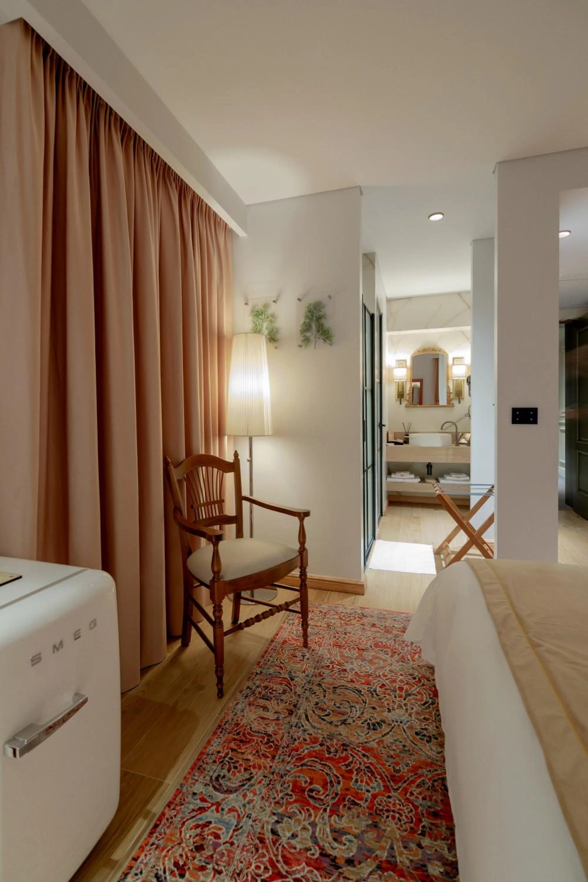 Seating area, Bed in Mert Boutique Hotel