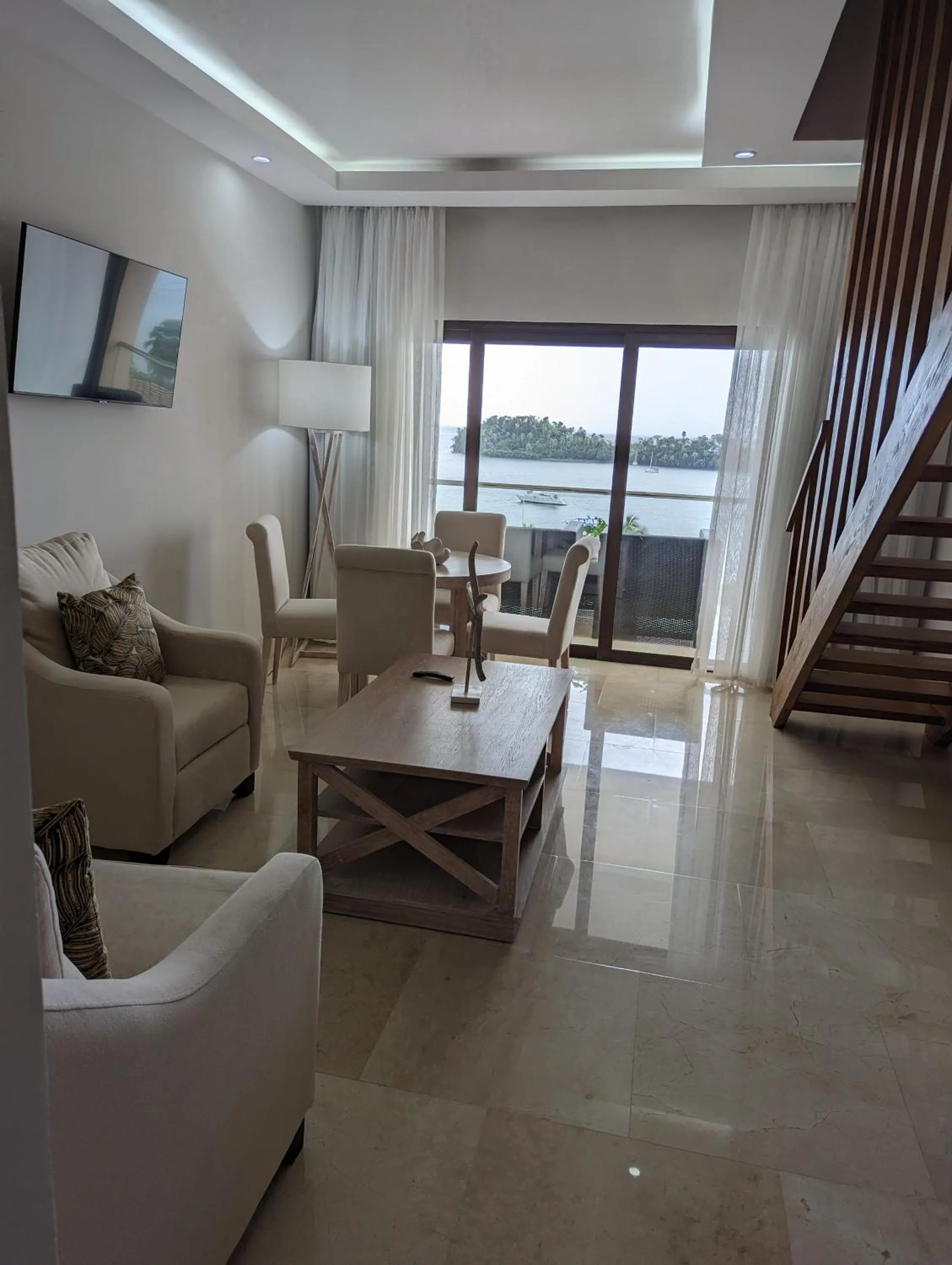 TV and multimedia in Hacienda Samana Bay Hotel