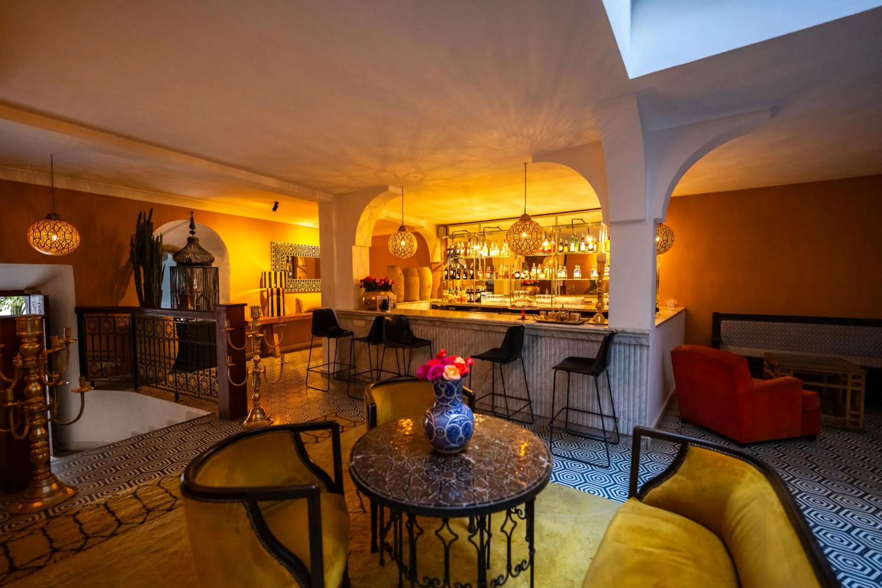 Lounge or bar in Riad Les Yeux Bleus