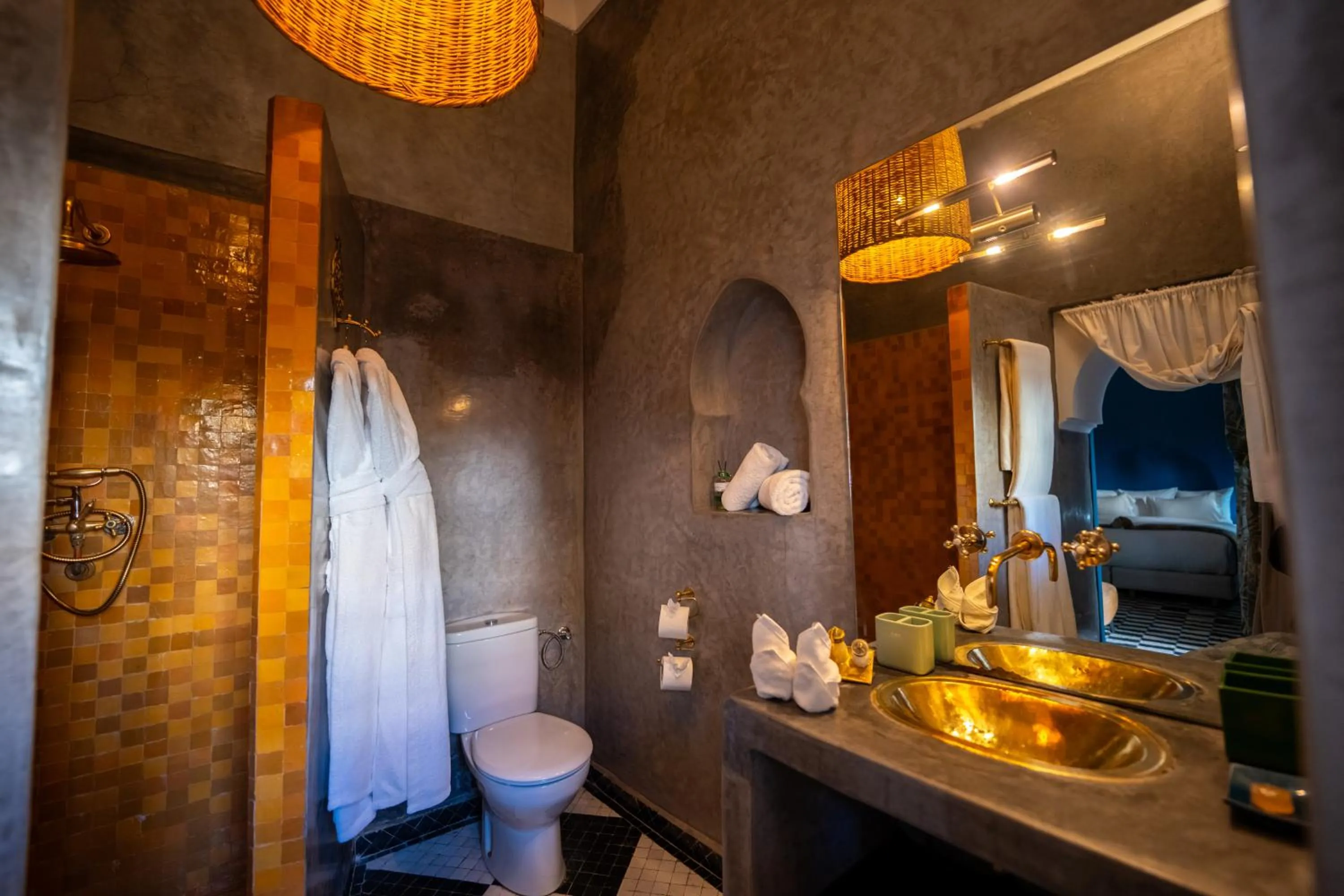 Bathroom, Bed in Riad Les Yeux Bleus