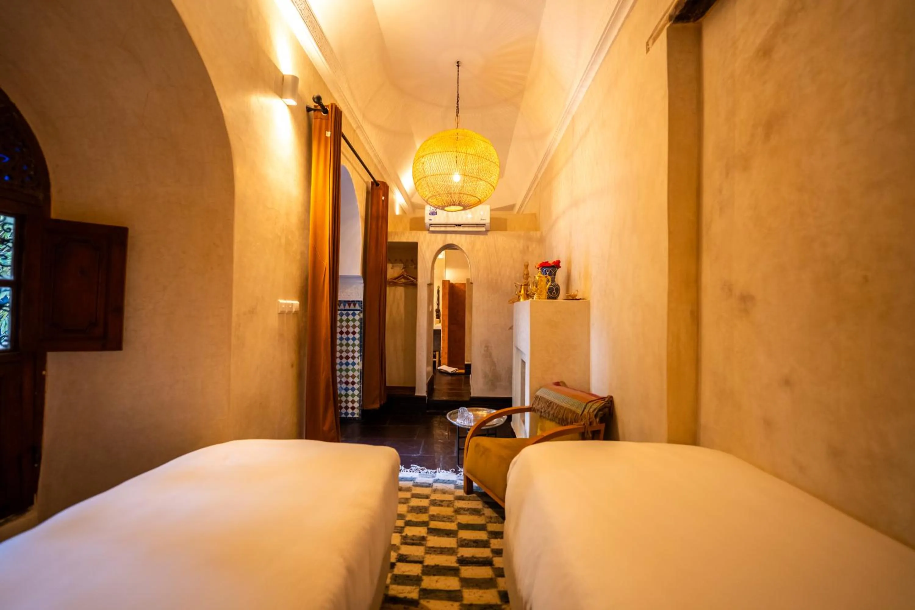 Bed in Riad Les Yeux Bleus