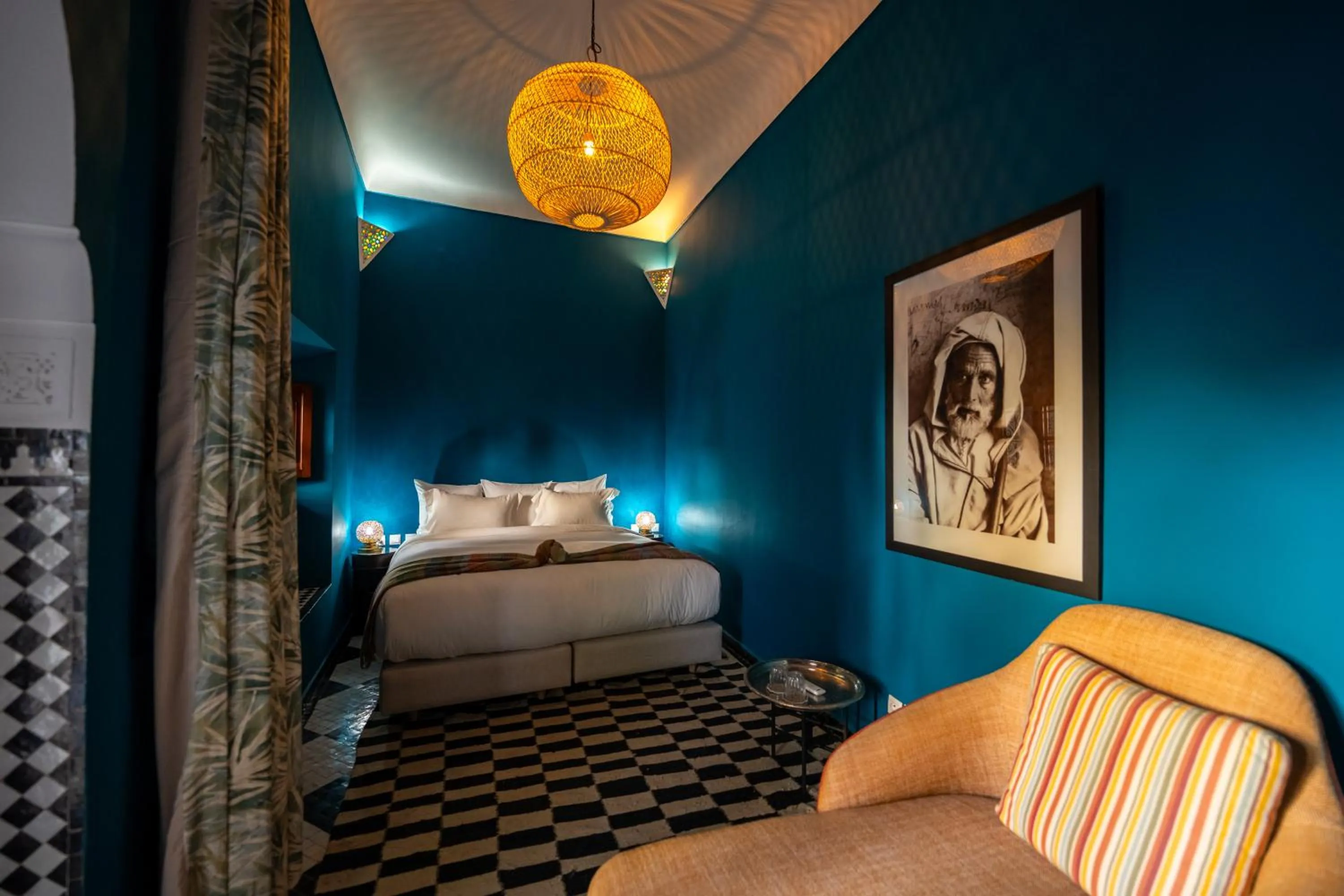 Photo of the whole room, Bed in Riad Les Yeux Bleus