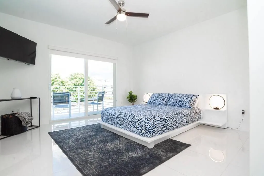 Bed in Across the Ocean few steps to beach contemporary three Bedroom townhouse