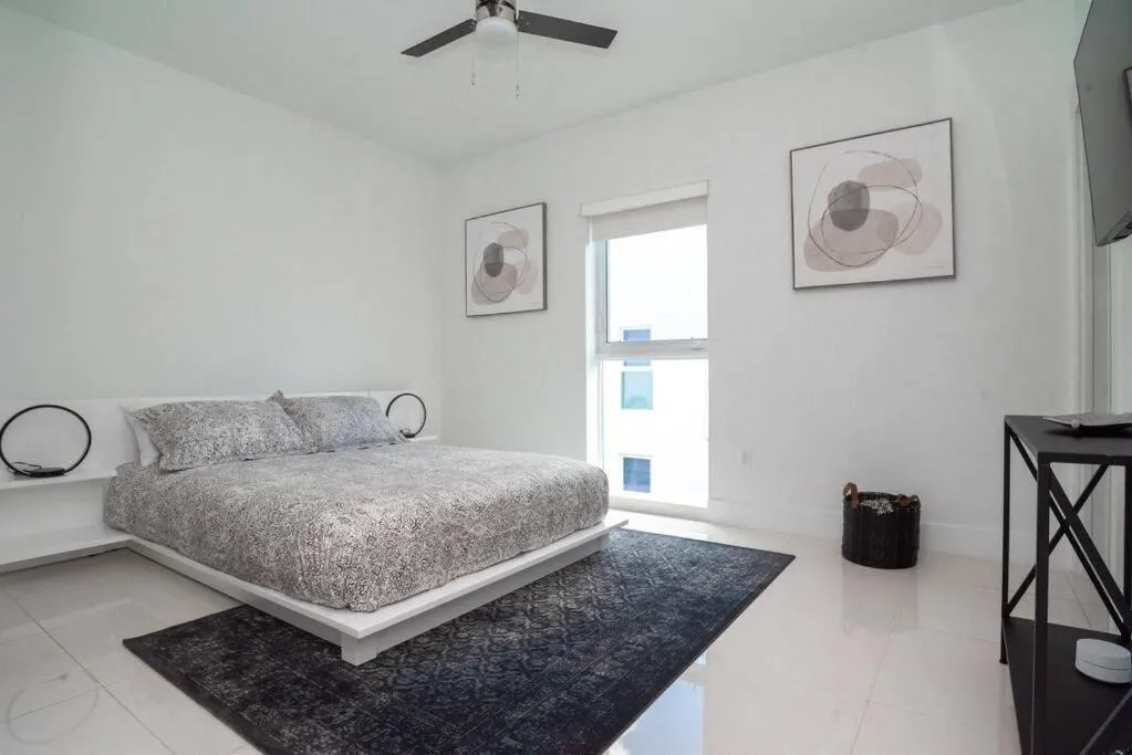 Bed in Across the Ocean few steps to beach contemporary three Bedroom townhouse