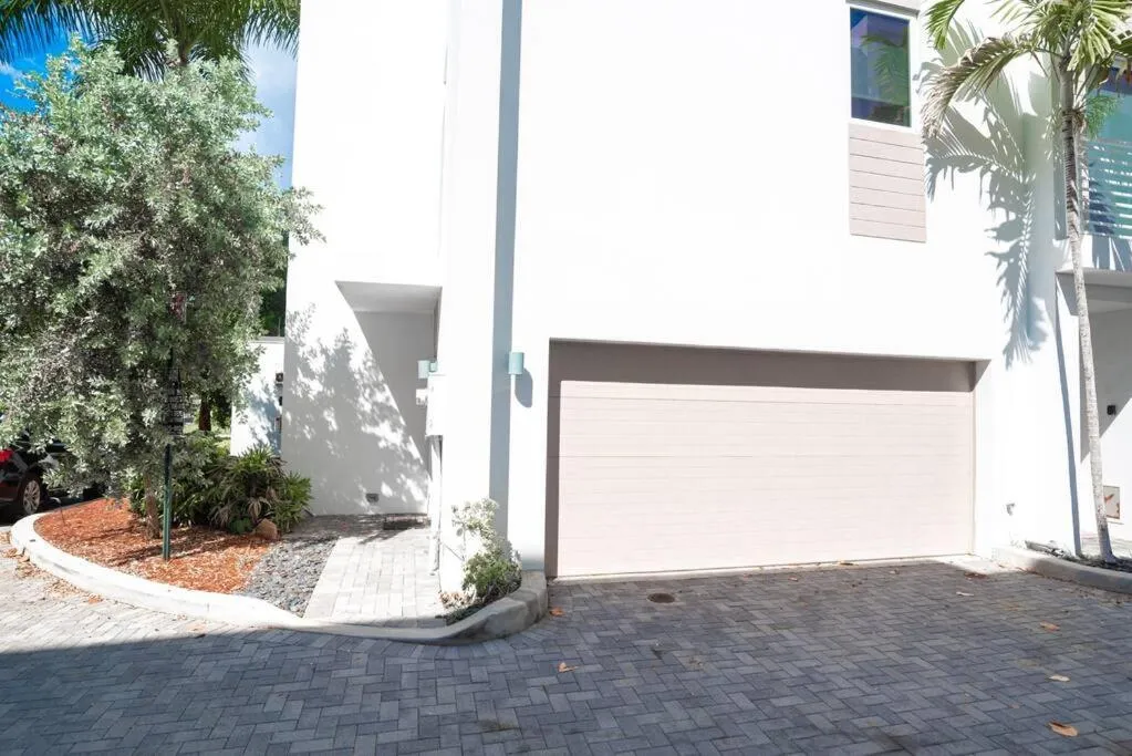 Across the Ocean few steps to beach contemporary three Bedroom townhouse