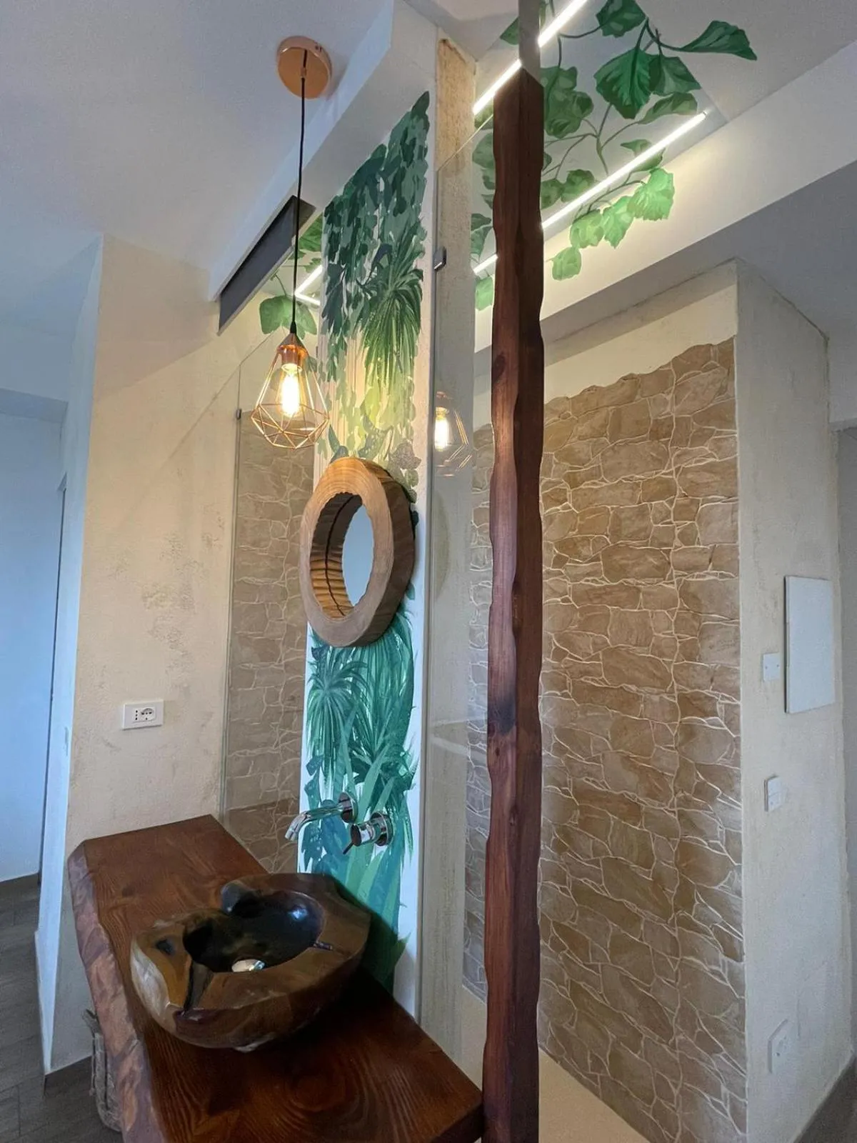 Bathroom in Urban jungle rooms