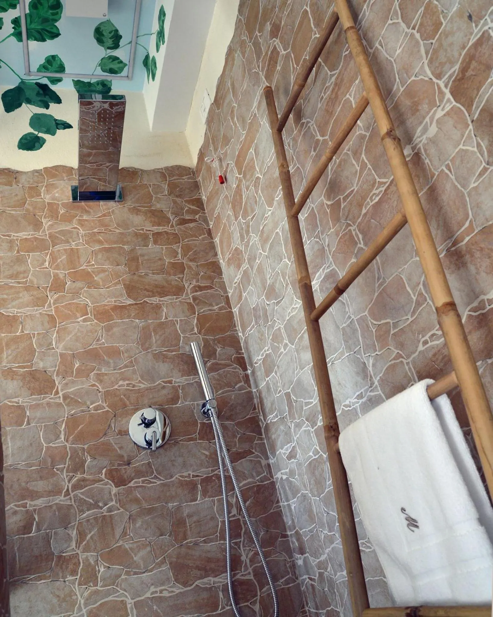 Shower in Urban jungle rooms