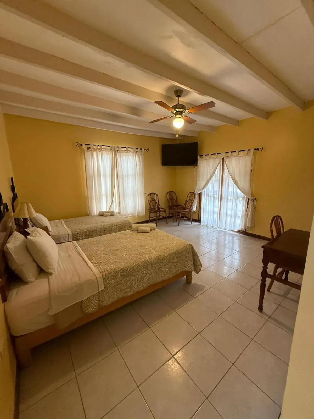 Twin Room - single occupancy in Hosteria Suiza Twin Room - single occupancy in Hosteria Suiza