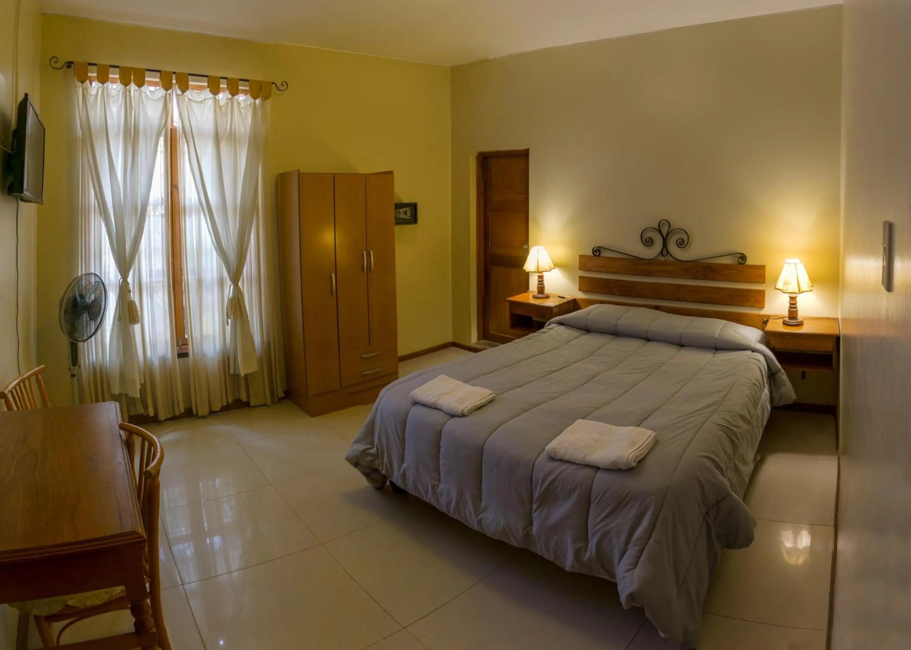 Photo of the whole room, Bed in Hosteria Suiza