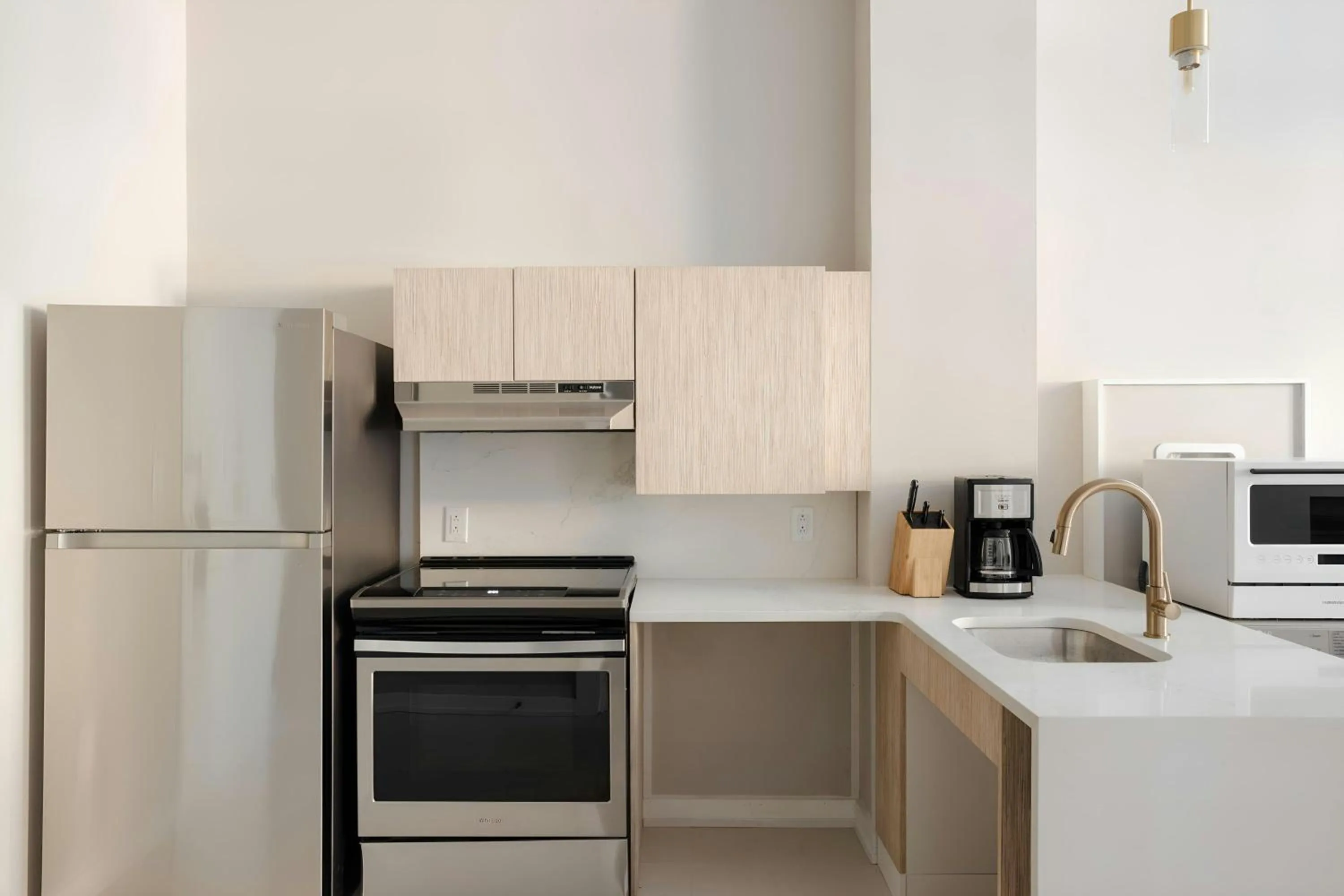 Kitchen or kitchenette in Sonder by Marriott Bonvoy The Edison Apartments Old City