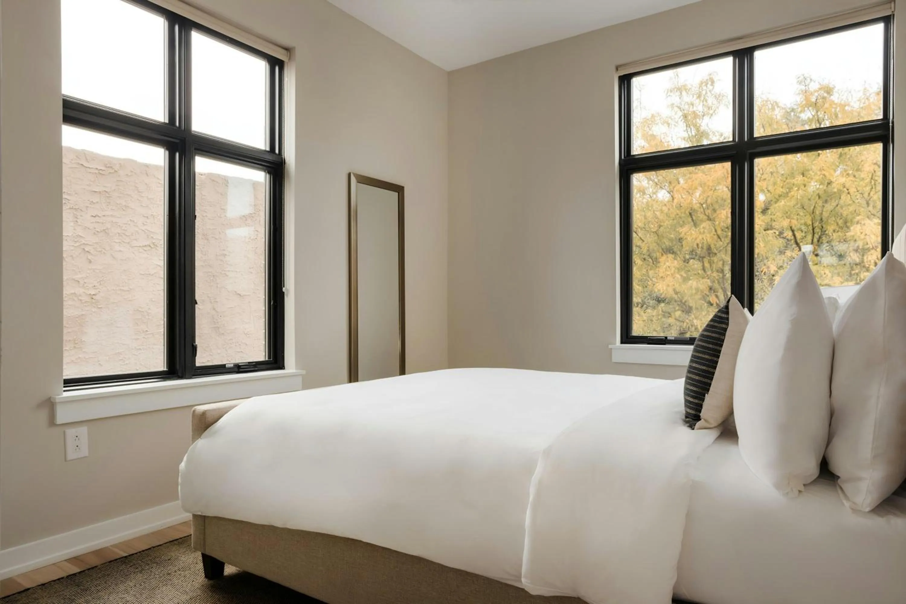 Bedroom, Bed in Sonder by Marriott Bonvoy The Edison Apartments Old City