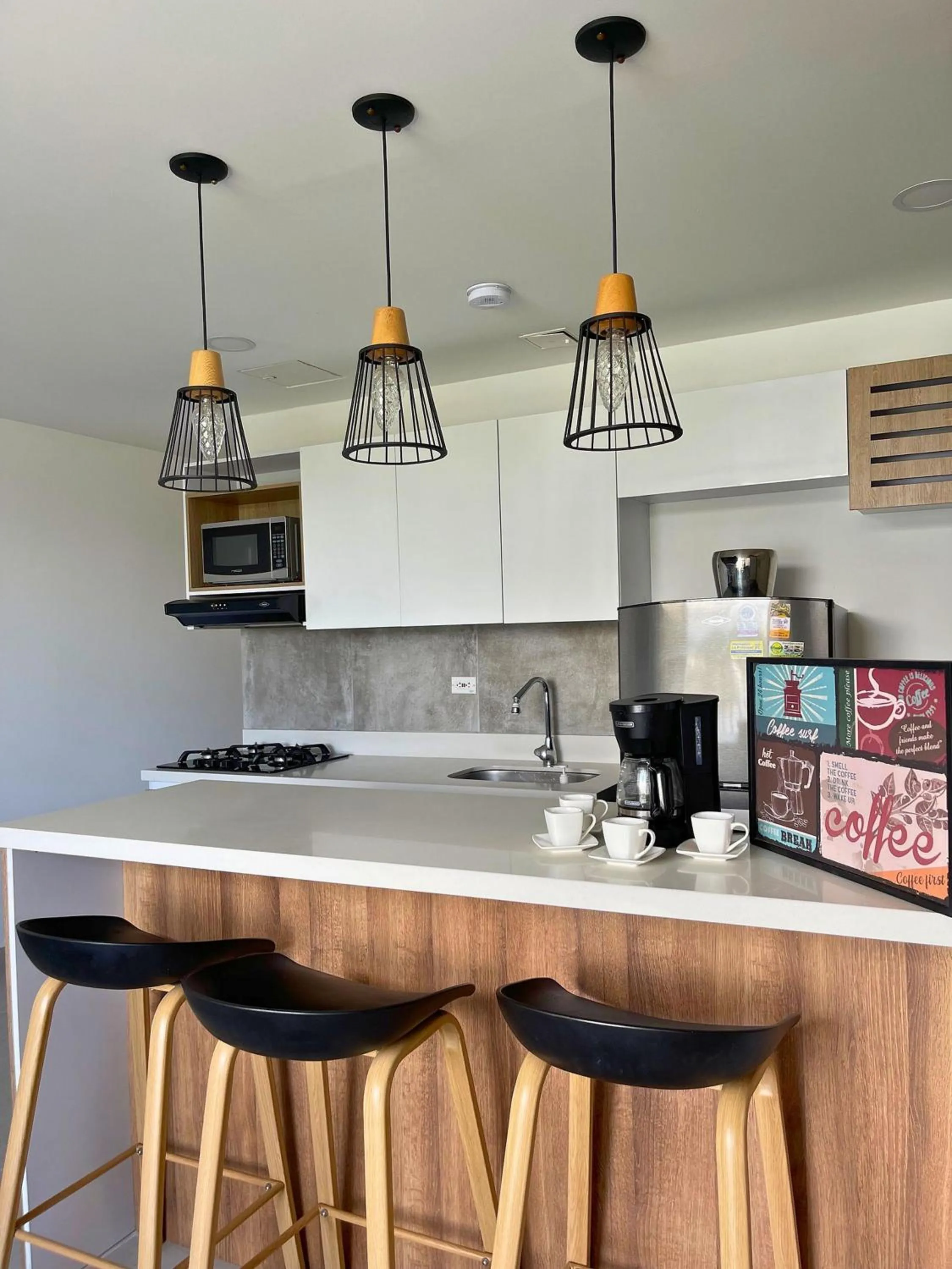 Kitchen or kitchenette in Apartamentos Avenida del malecón, frente al lago. Guatape