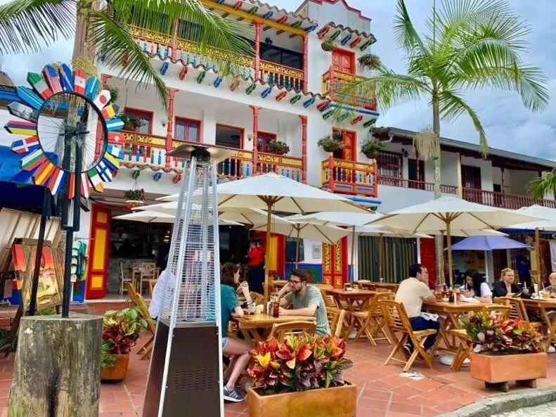 Apartamentos Avenida del malecón, frente al lago. Guatape