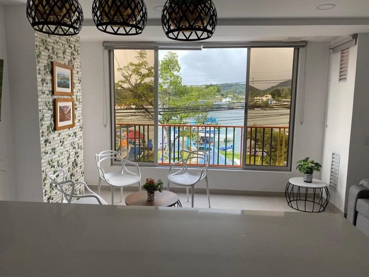 Living room in Apartamentos Avenida del malecón, frente al lago. Guatape