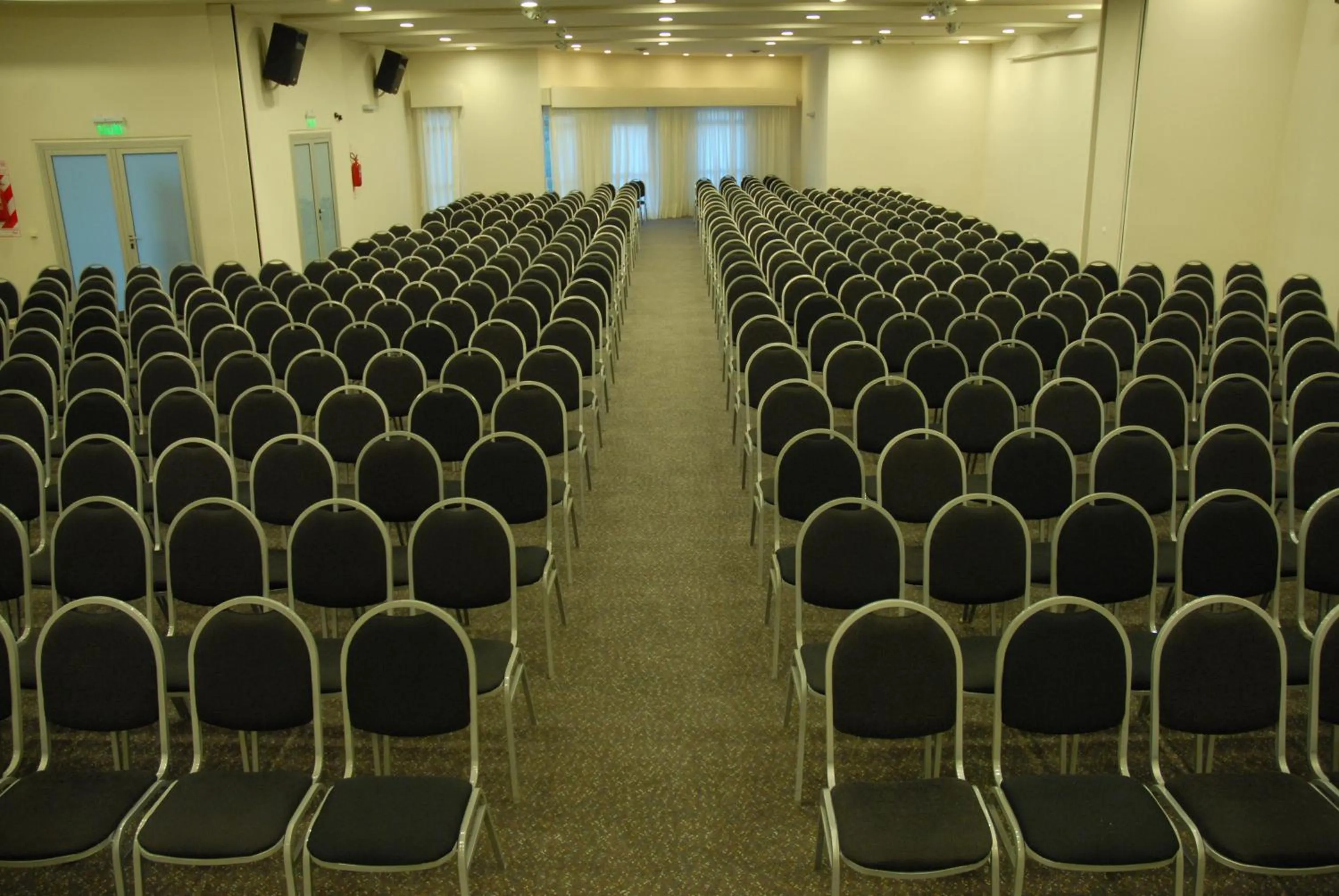 Business facilities in Maran Suites & Towers