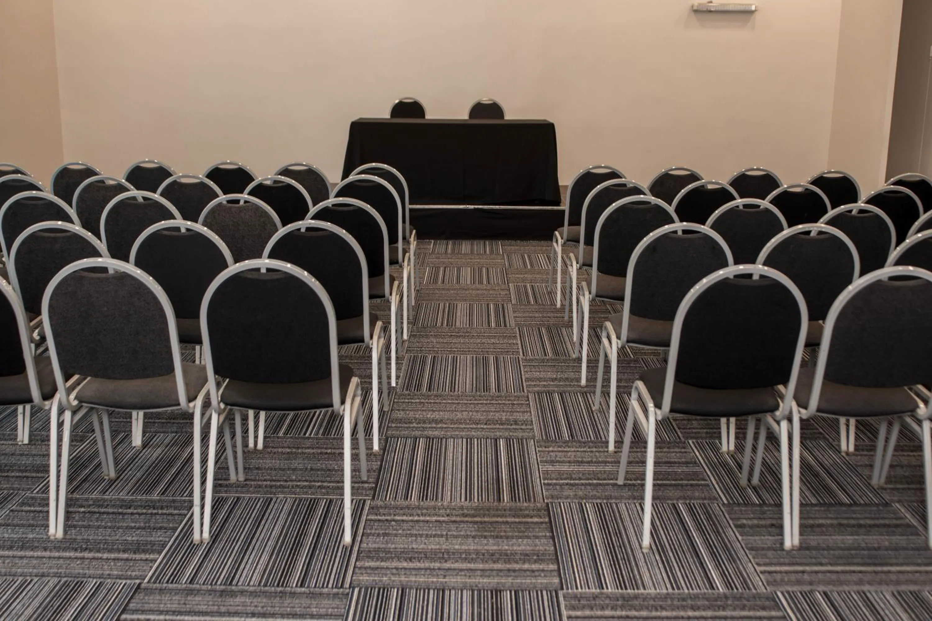 Business facilities in Maran Suites & Towers