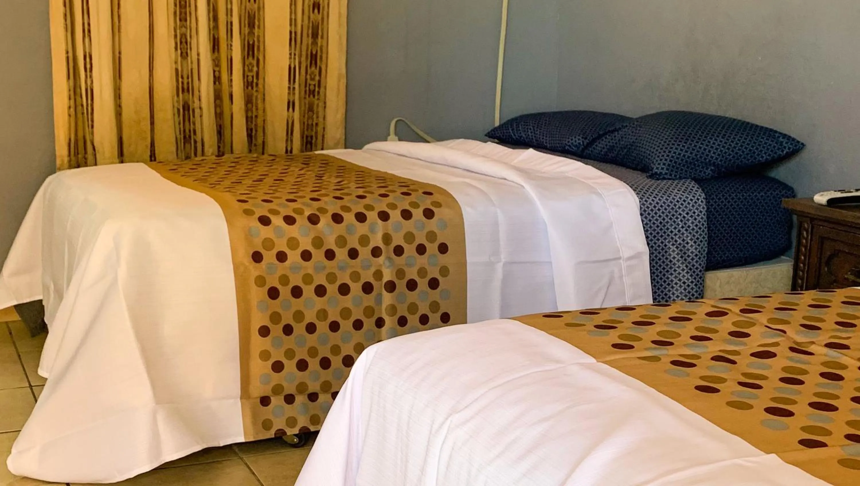 Bedroom, Bed in Copper Mountain Motel