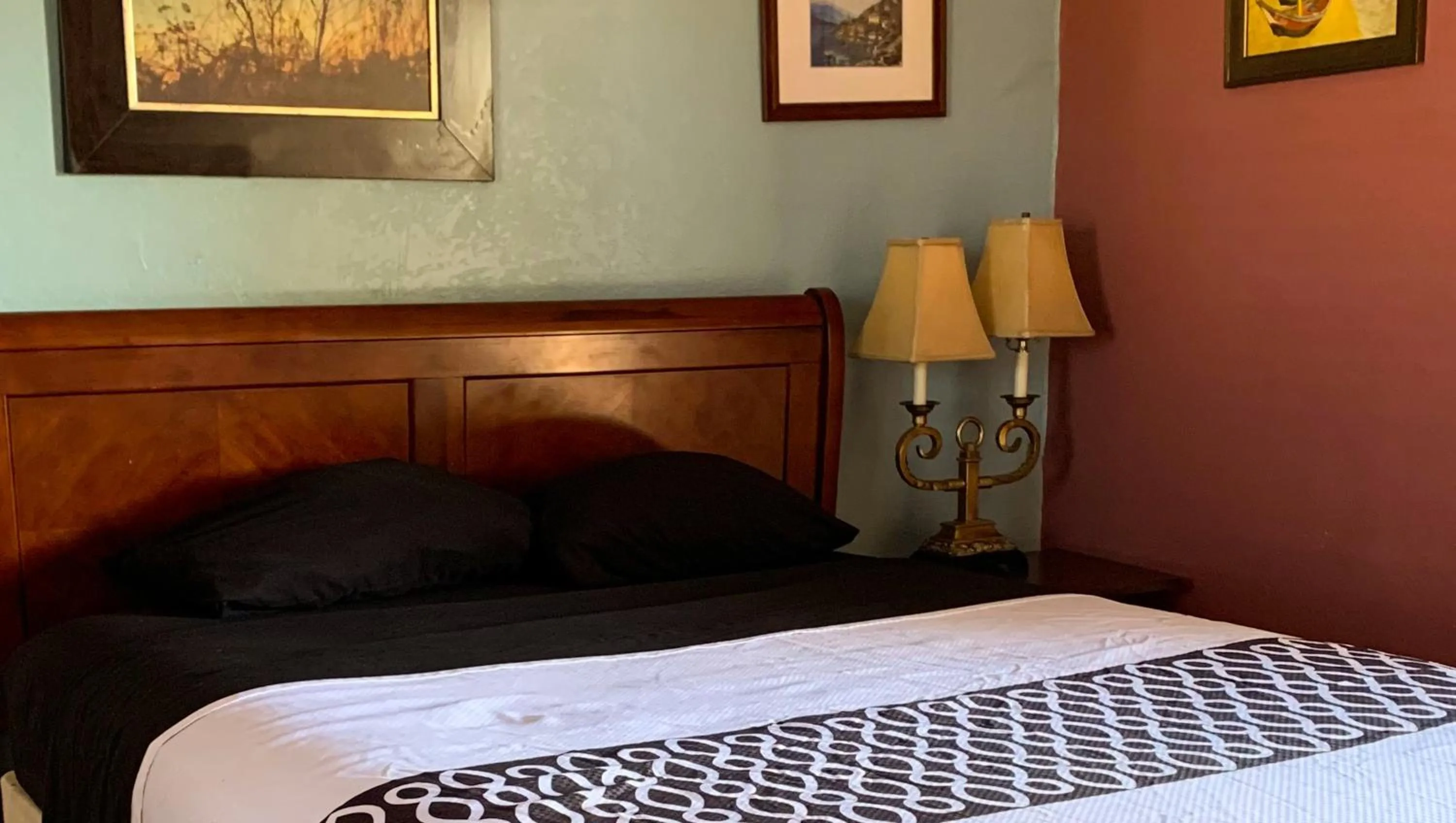 Bedroom, Bed in Copper Mountain Motel