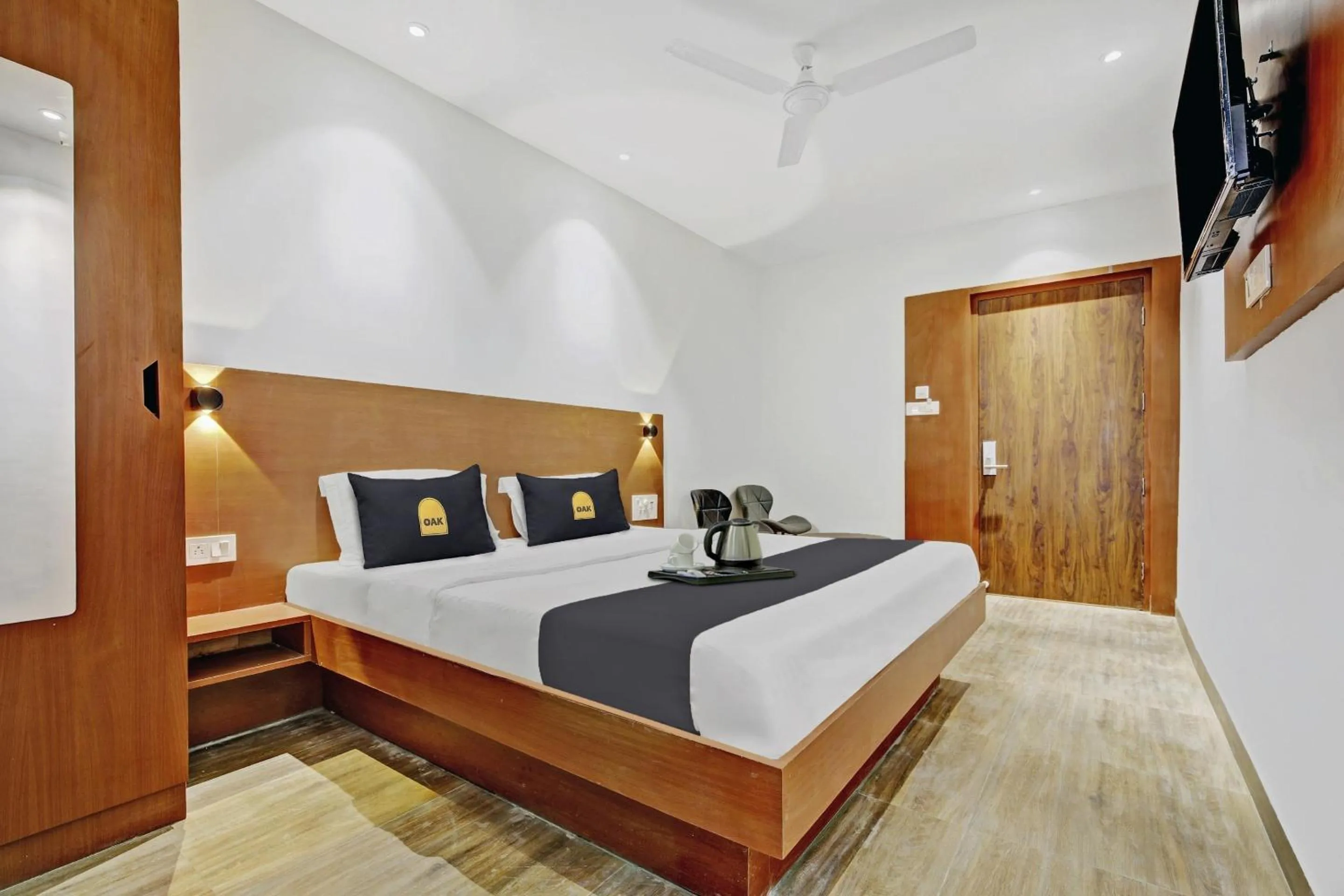 Bedroom, Bed in Townhouse OAK Hi-City