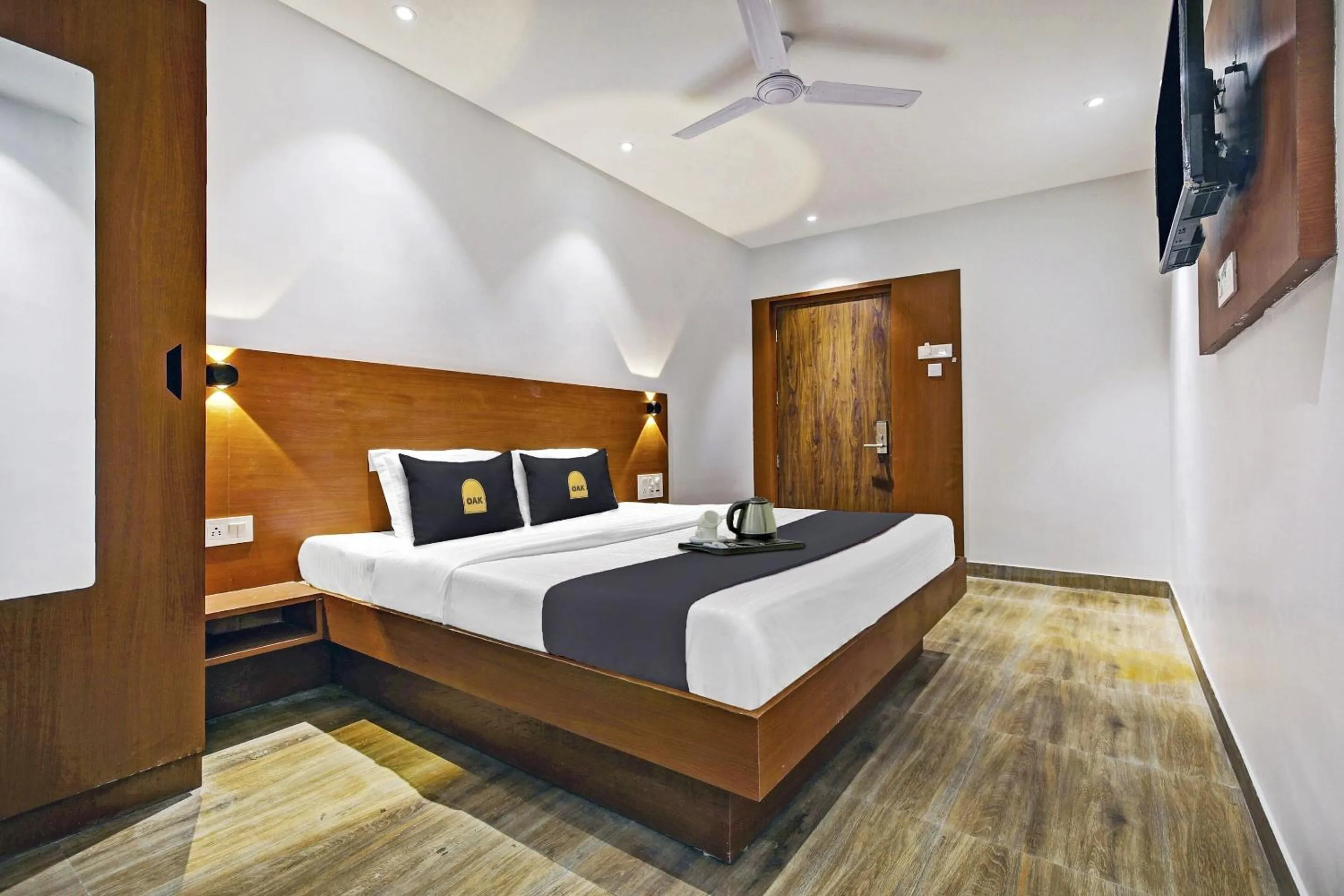 Bedroom, Bed in Townhouse OAK Hi-City