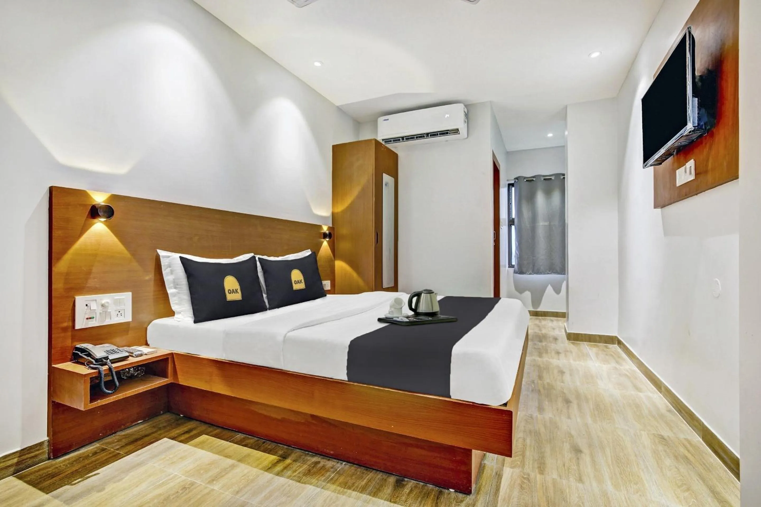 Bedroom, Bed in Townhouse OAK Hi-City