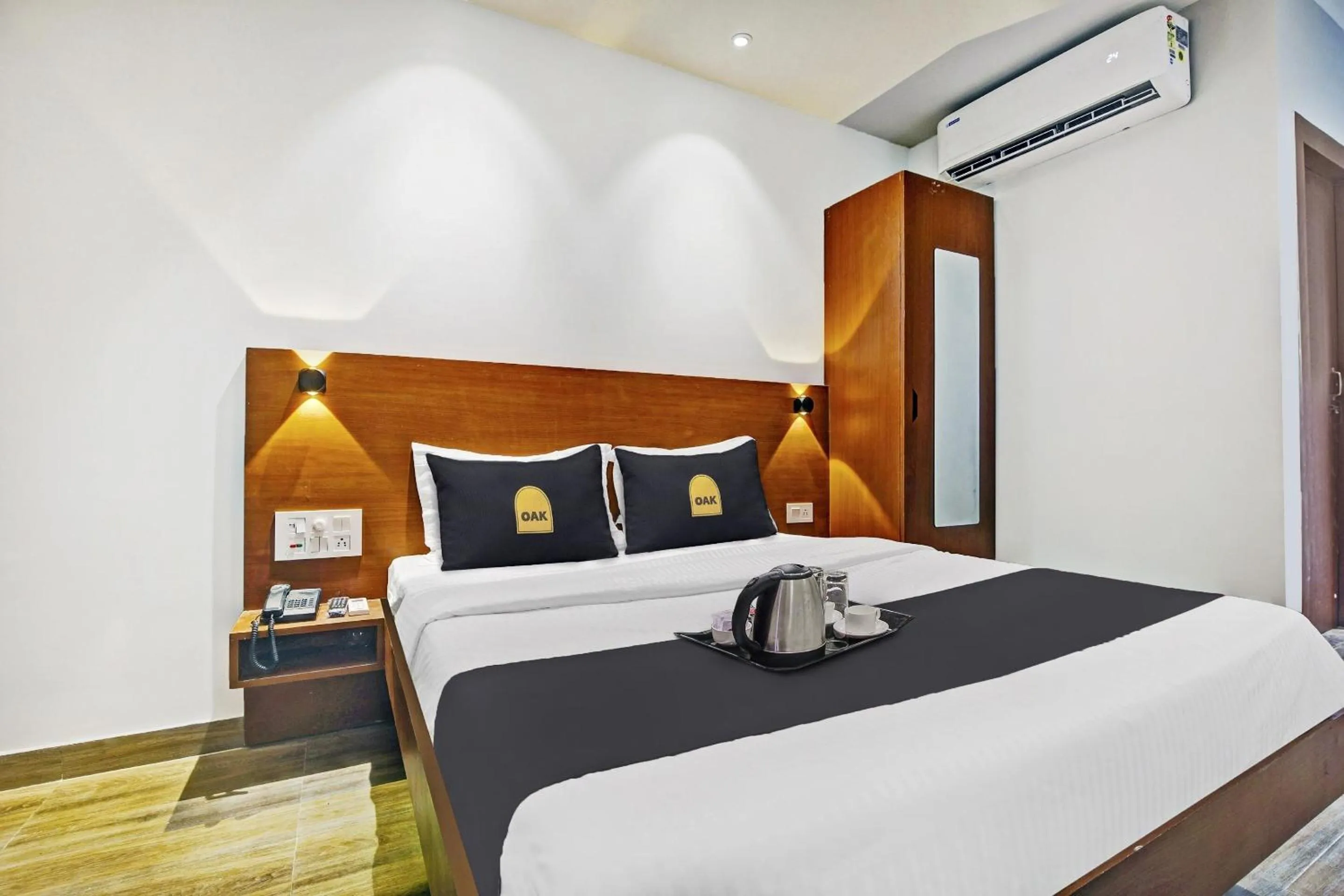 Bedroom, Bed in Townhouse OAK Hi-City