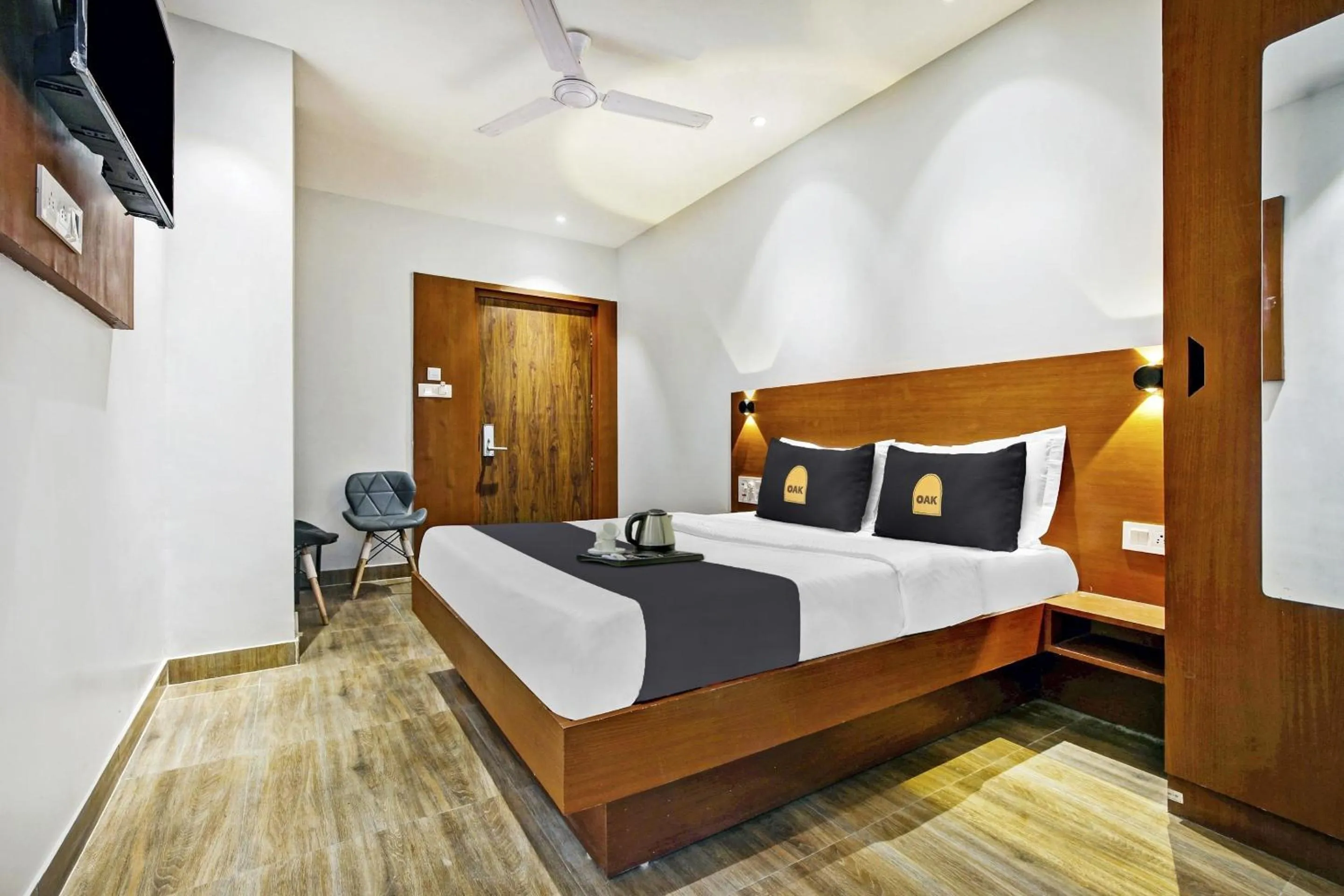 Bedroom, Bed in Townhouse OAK Hi-City