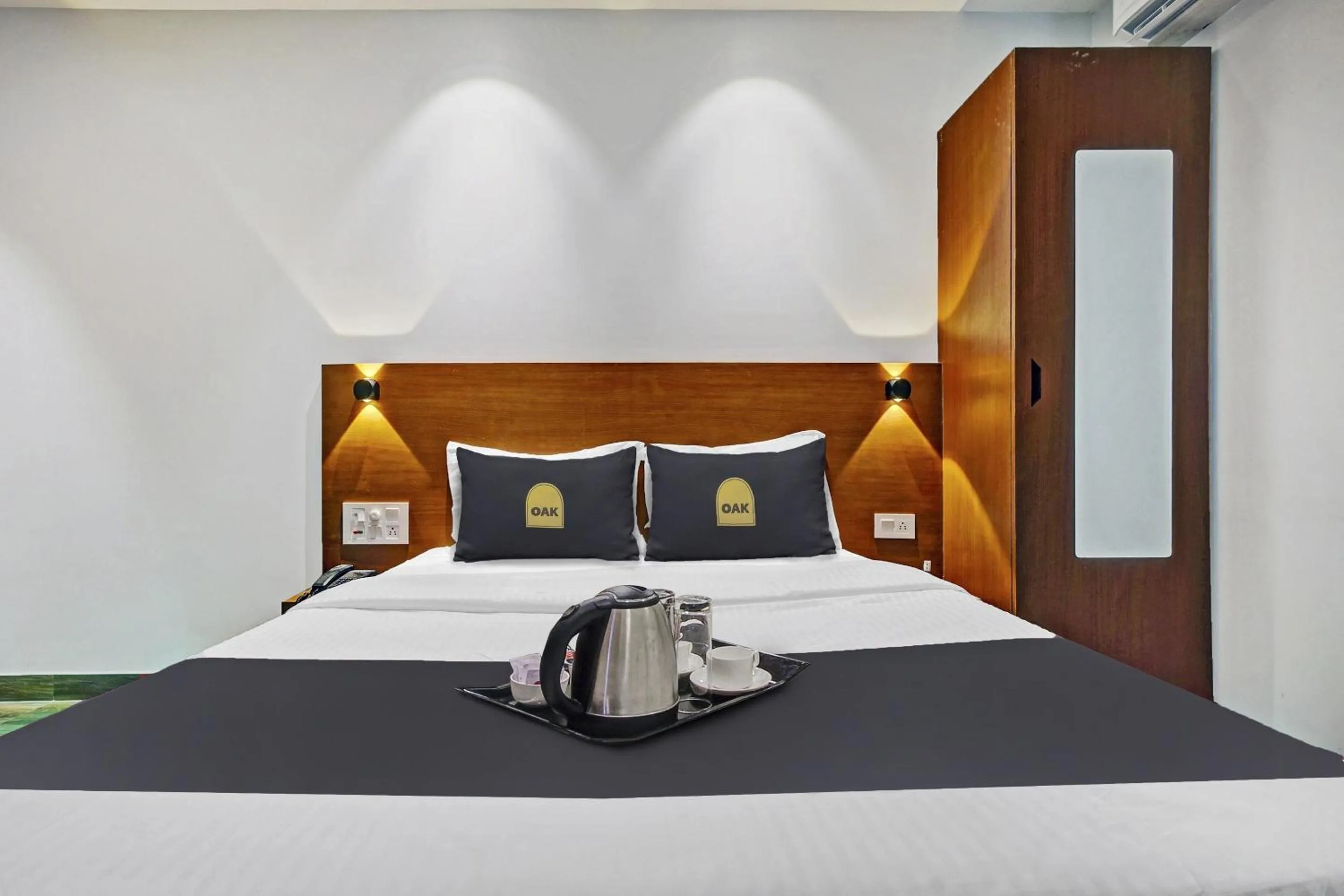 Bedroom, Bed in Townhouse OAK Hi-City