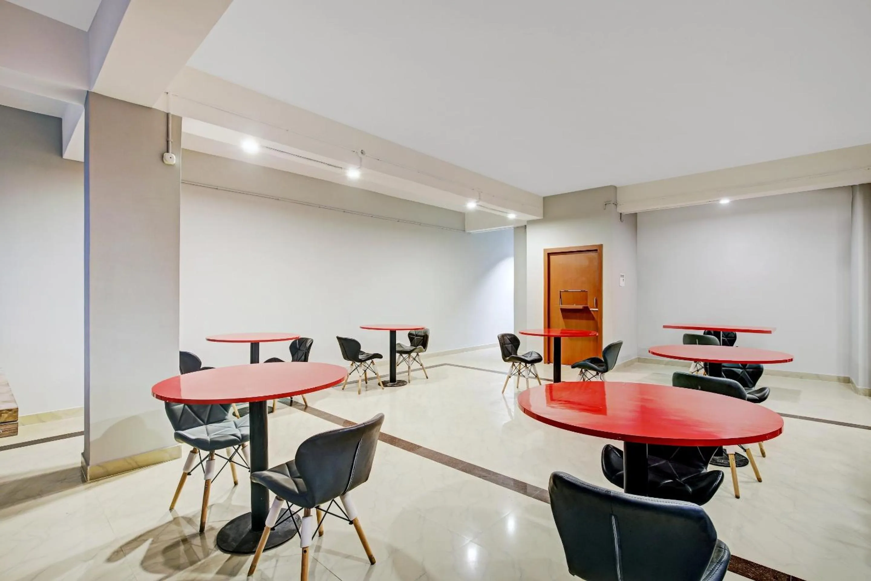 Restaurant/places to eat in Townhouse OAK Hi-City