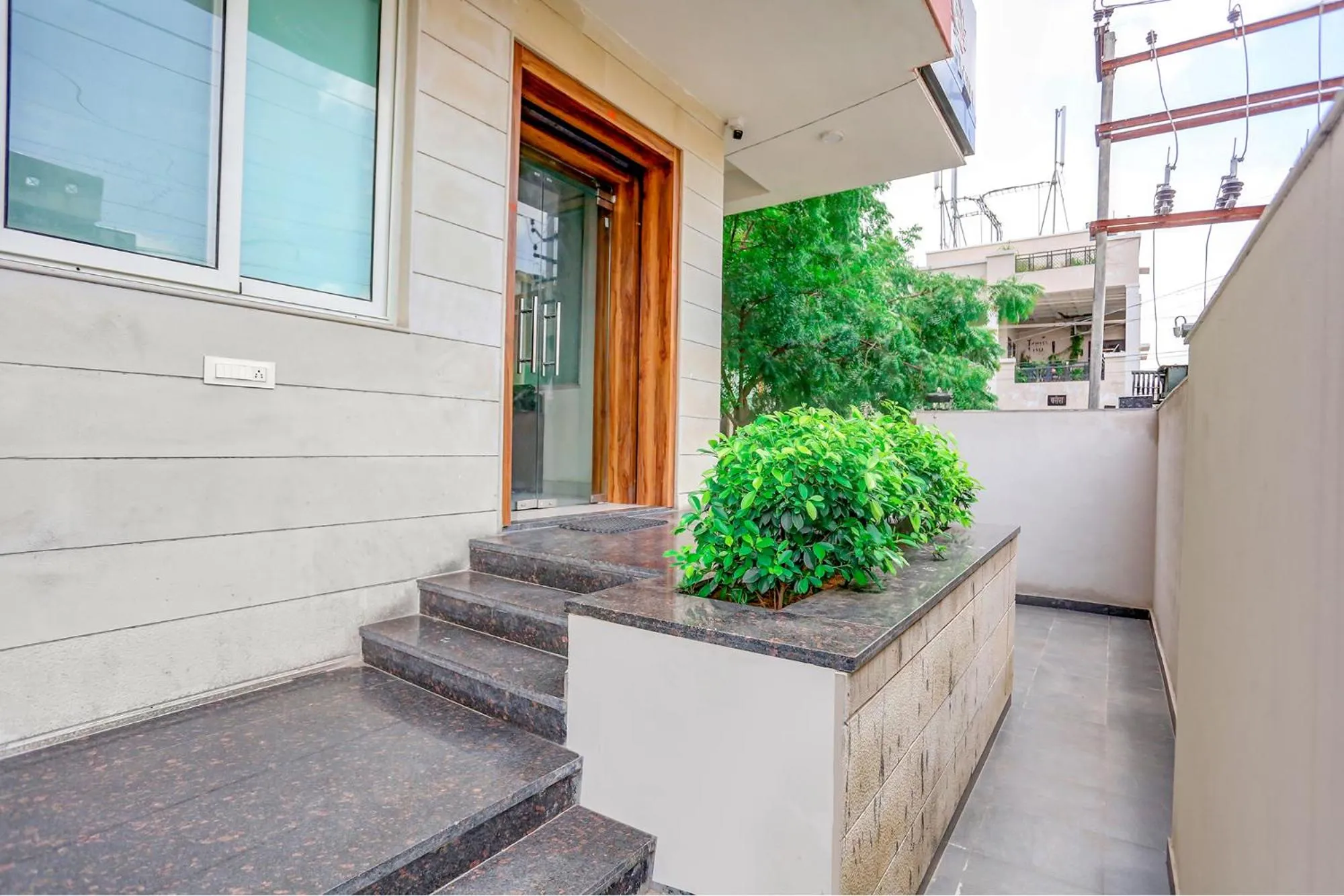 Facade/entrance in FabHotel Shiv Rachna - Mansarovar