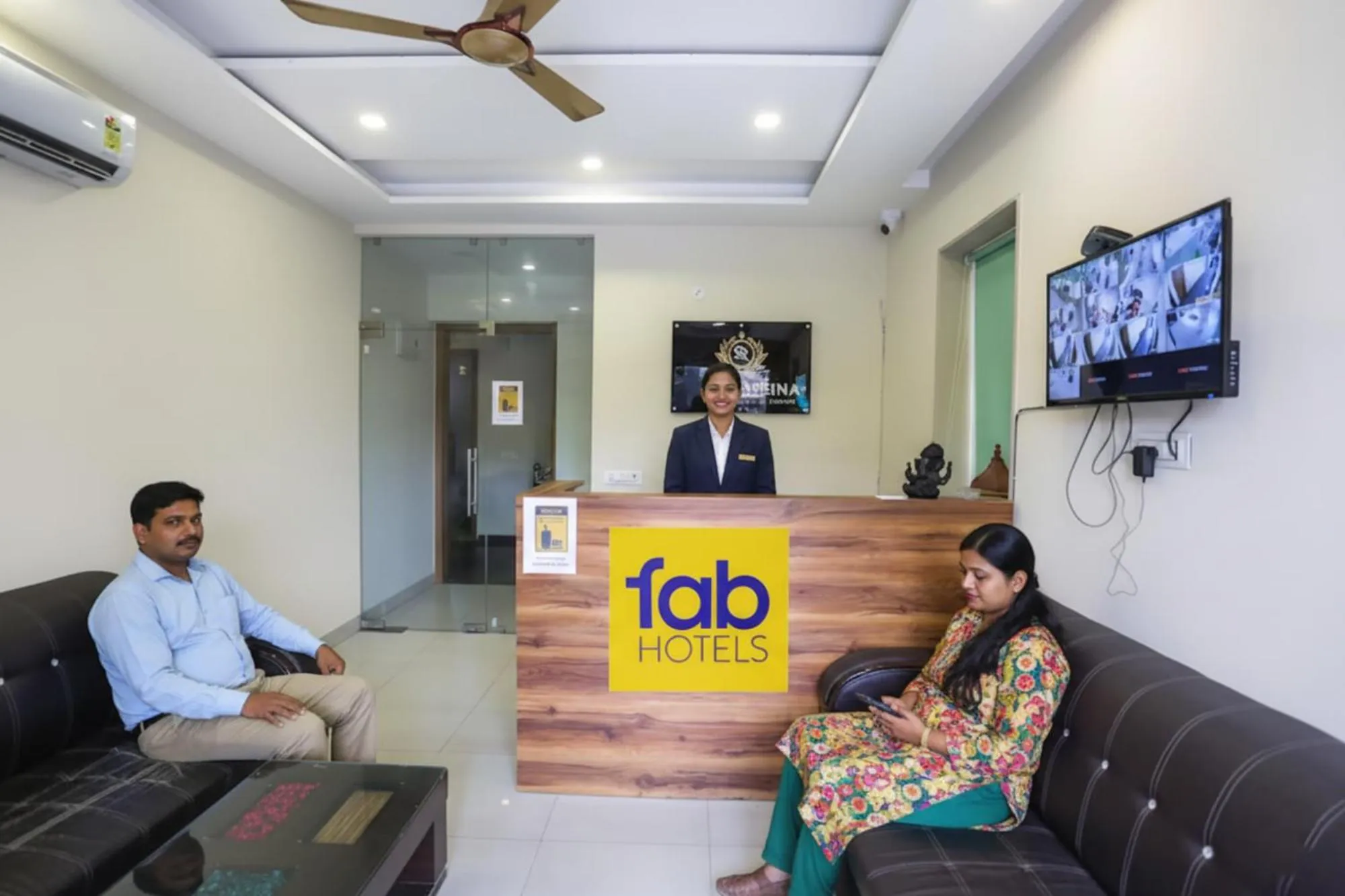 Lobby or reception in FabHotel Shiv Rachna - Mansarovar