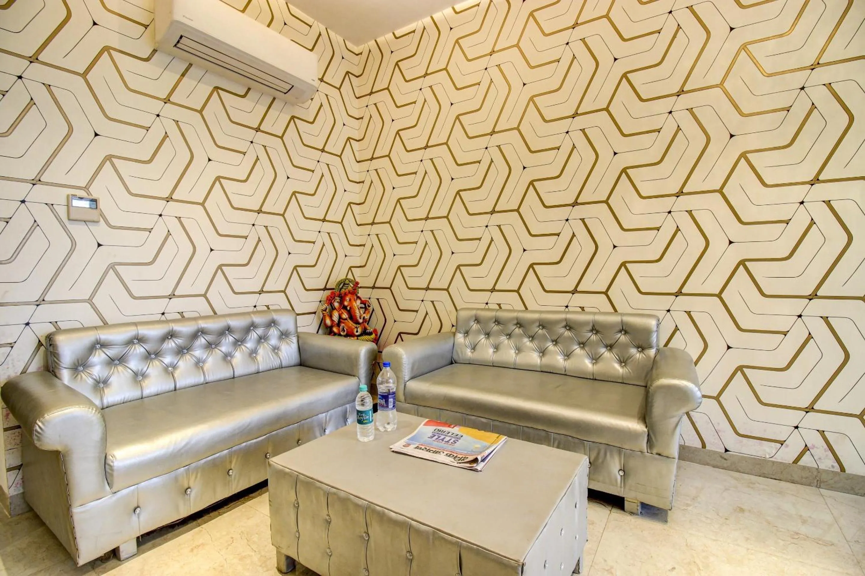 Lobby or reception in Super Townhouse OAK Aurelia Grand