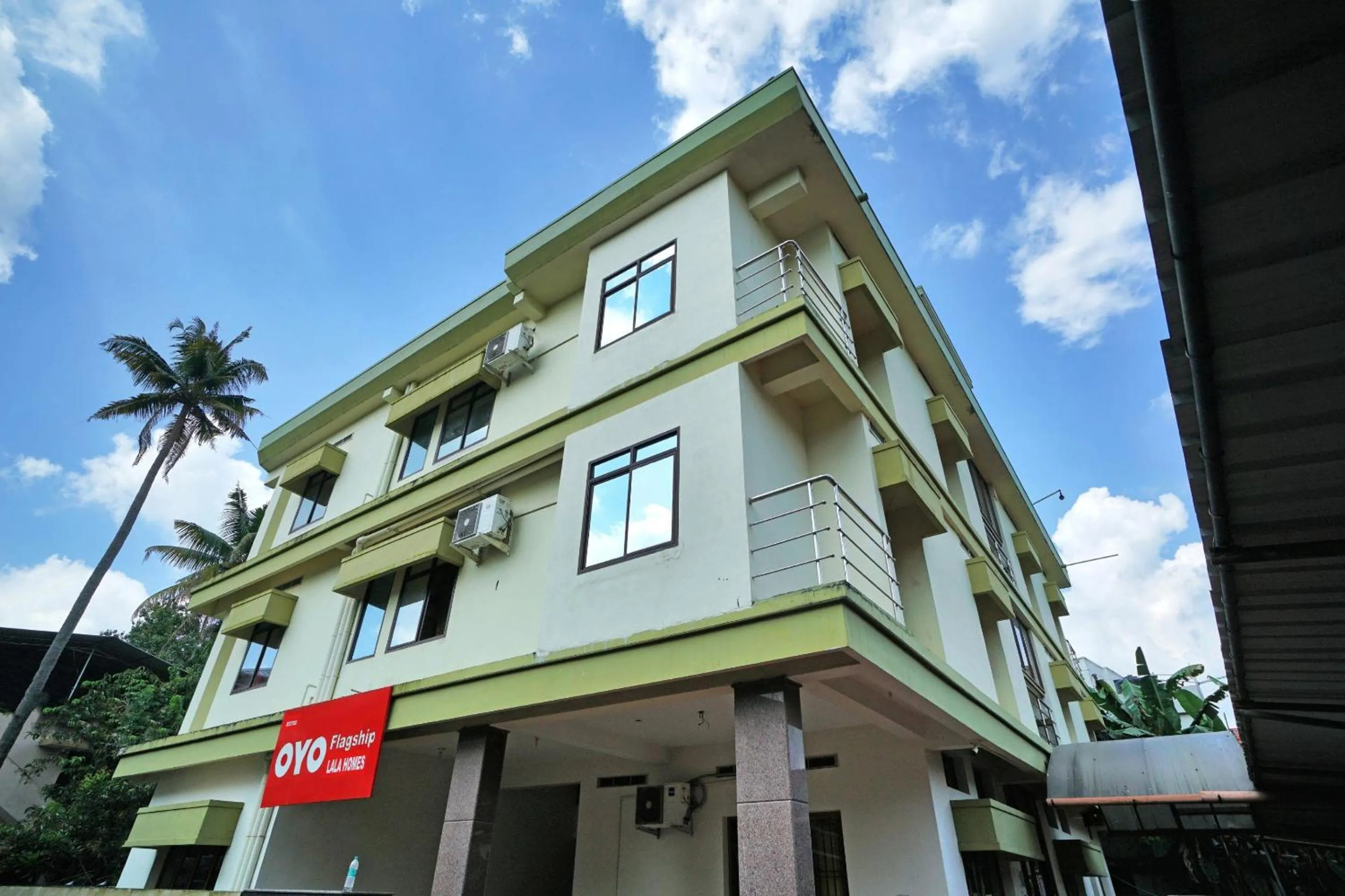 Facade/entrance in Collection O Lala Homes