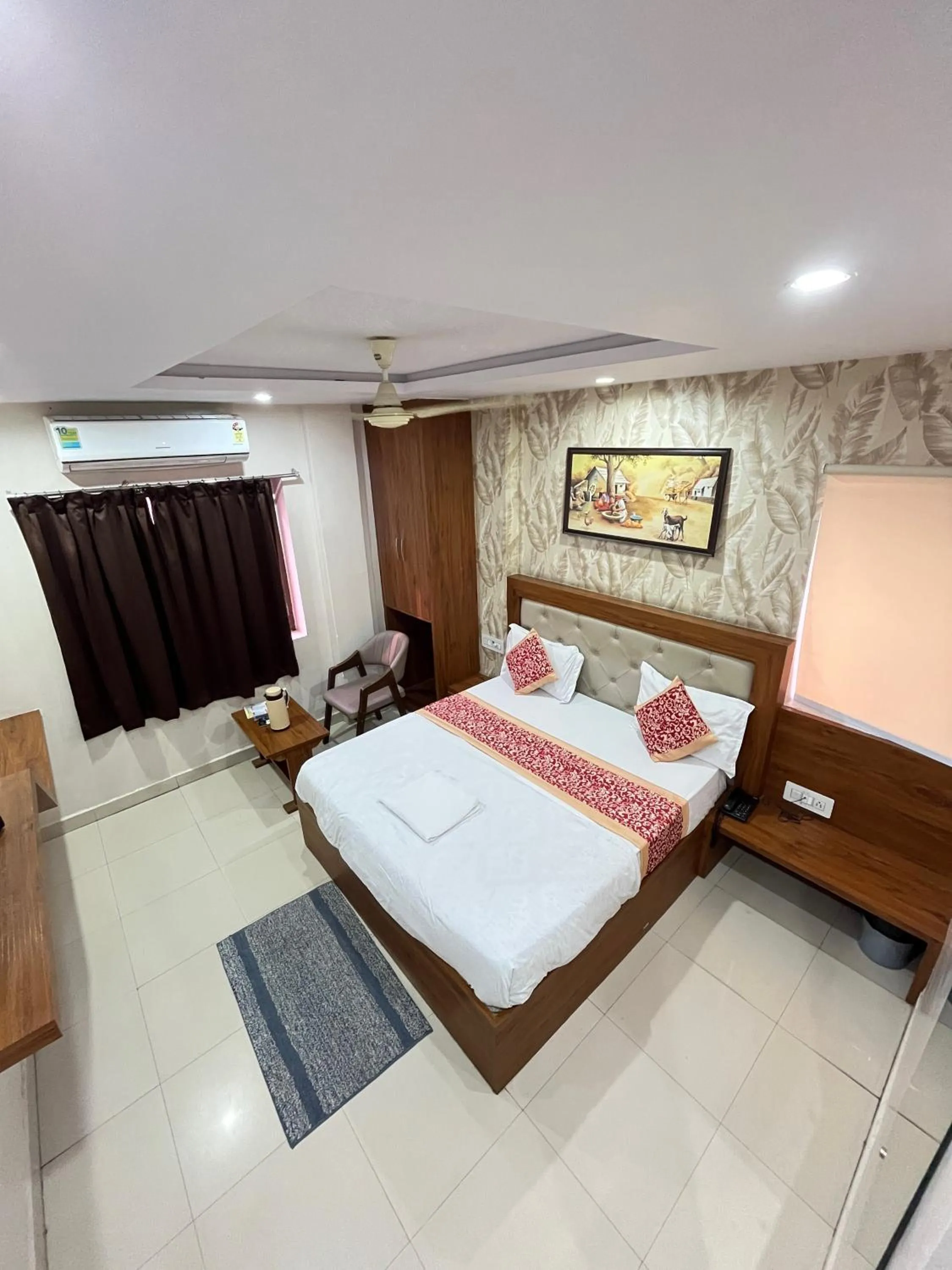 Bed in Hotel Siddhi Vinayak