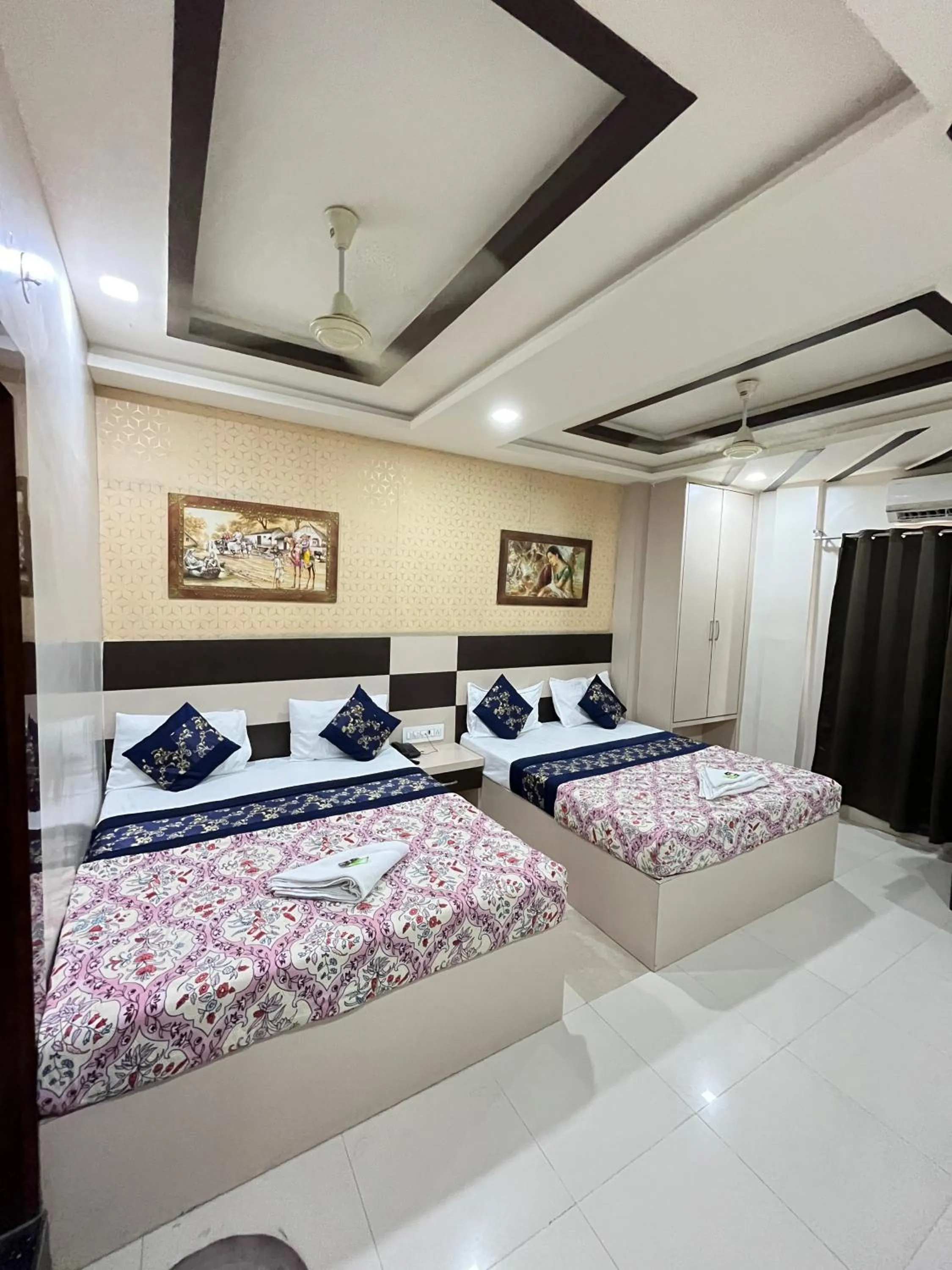 Bed in Hotel Siddhi Vinayak