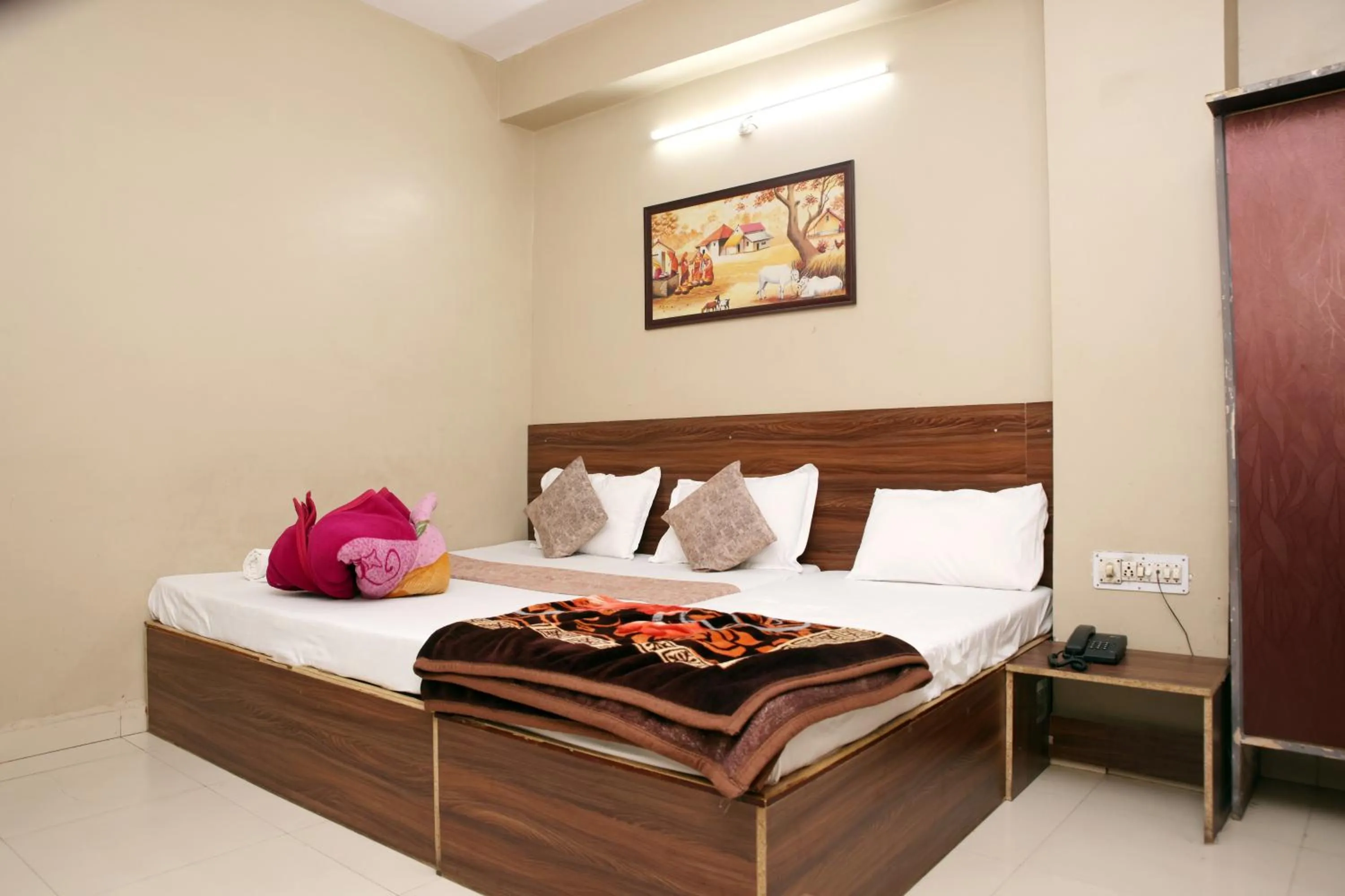 Bedroom, Bed in Hotel Siddhi Vinayak