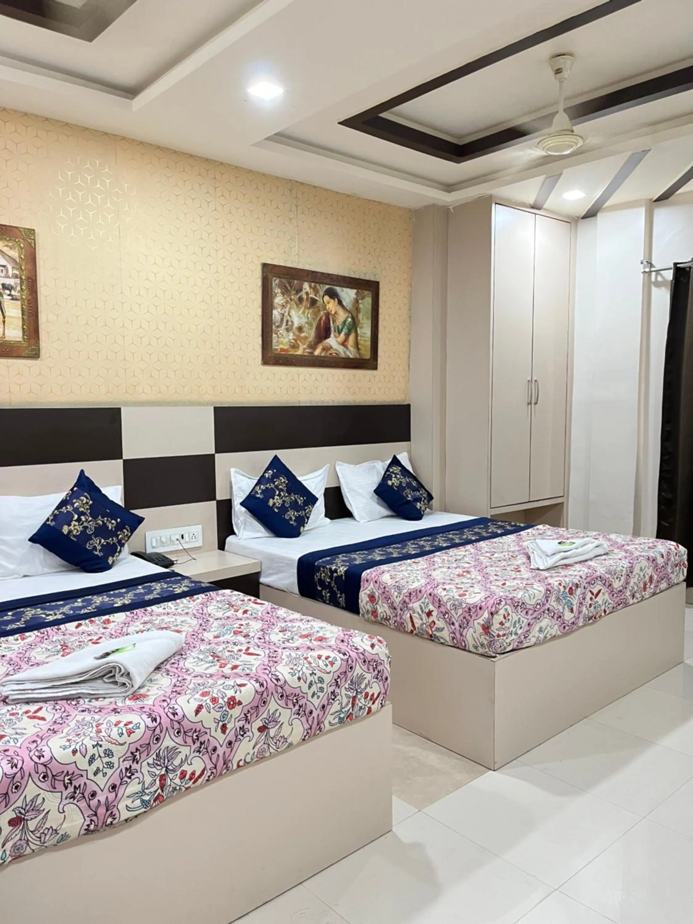 Bed in Hotel Siddhi Vinayak