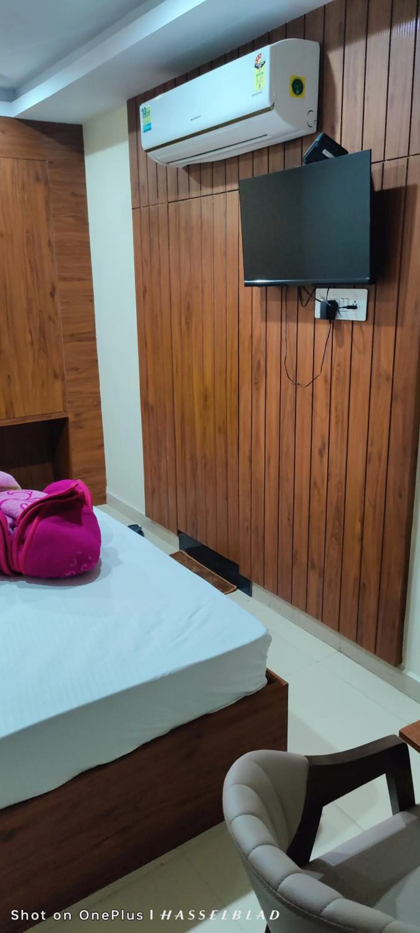 TV and multimedia, Bed in Hotel Siddhi Vinayak