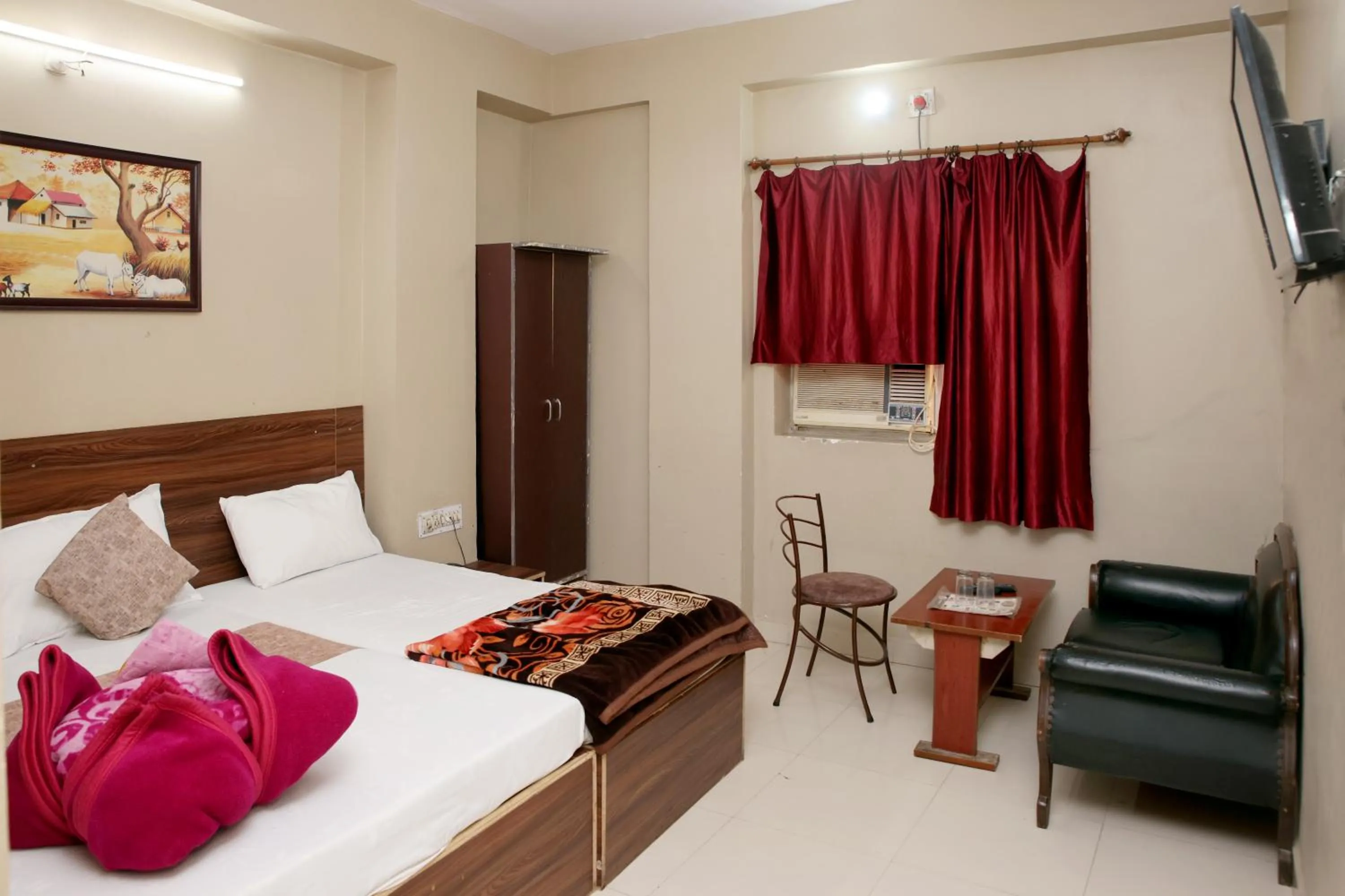Bed in Hotel Siddhi Vinayak