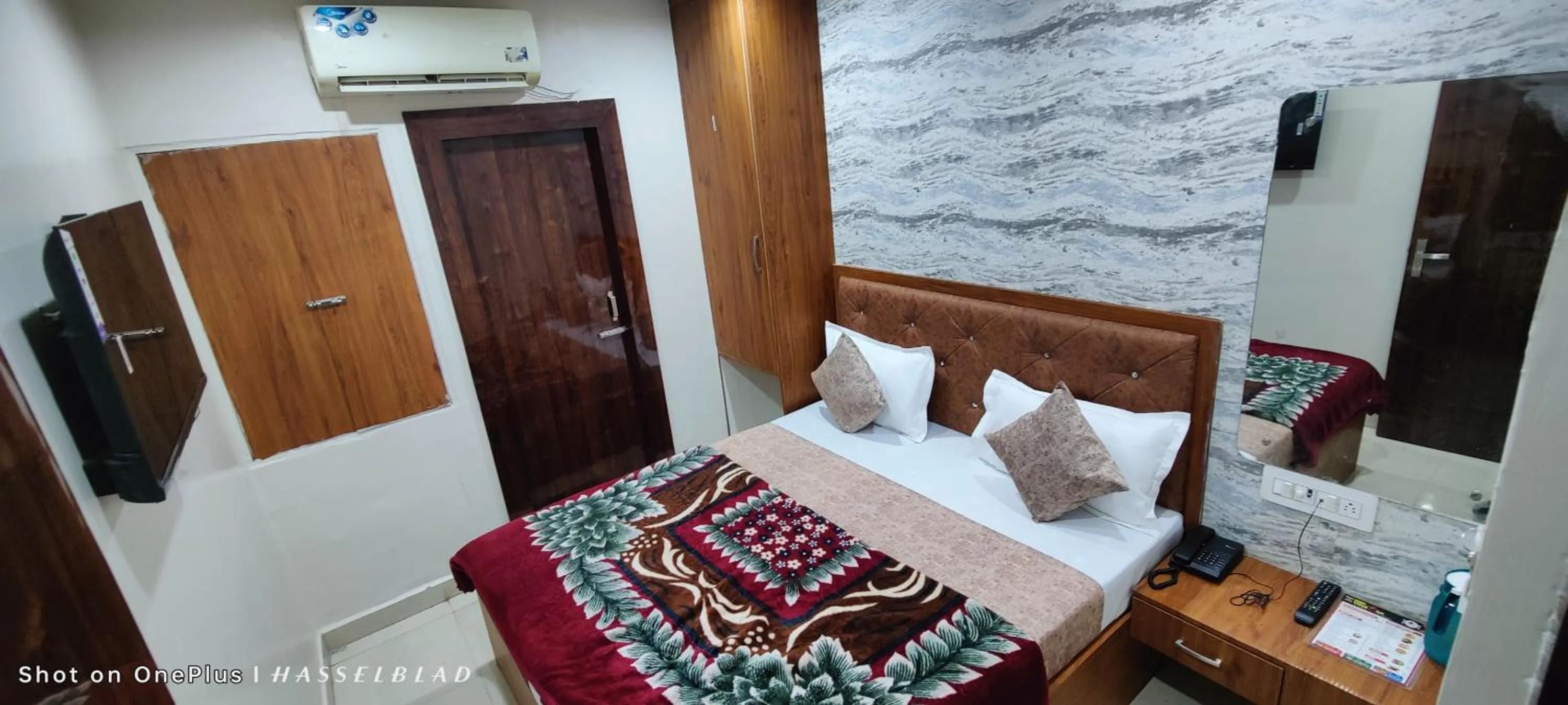 TV and multimedia, Bed in Hotel Siddhi Vinayak