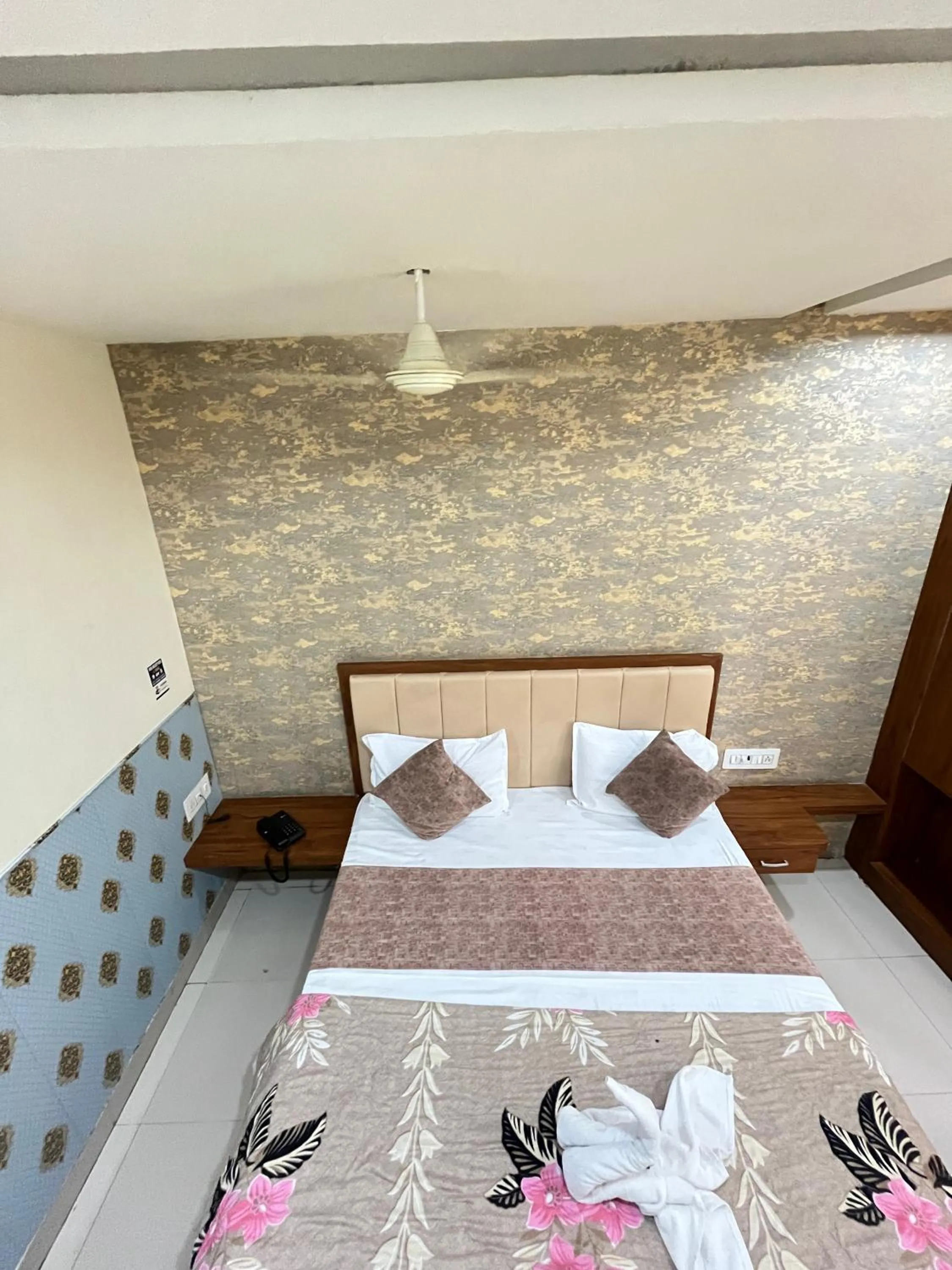 Bed in Hotel Siddhi Vinayak