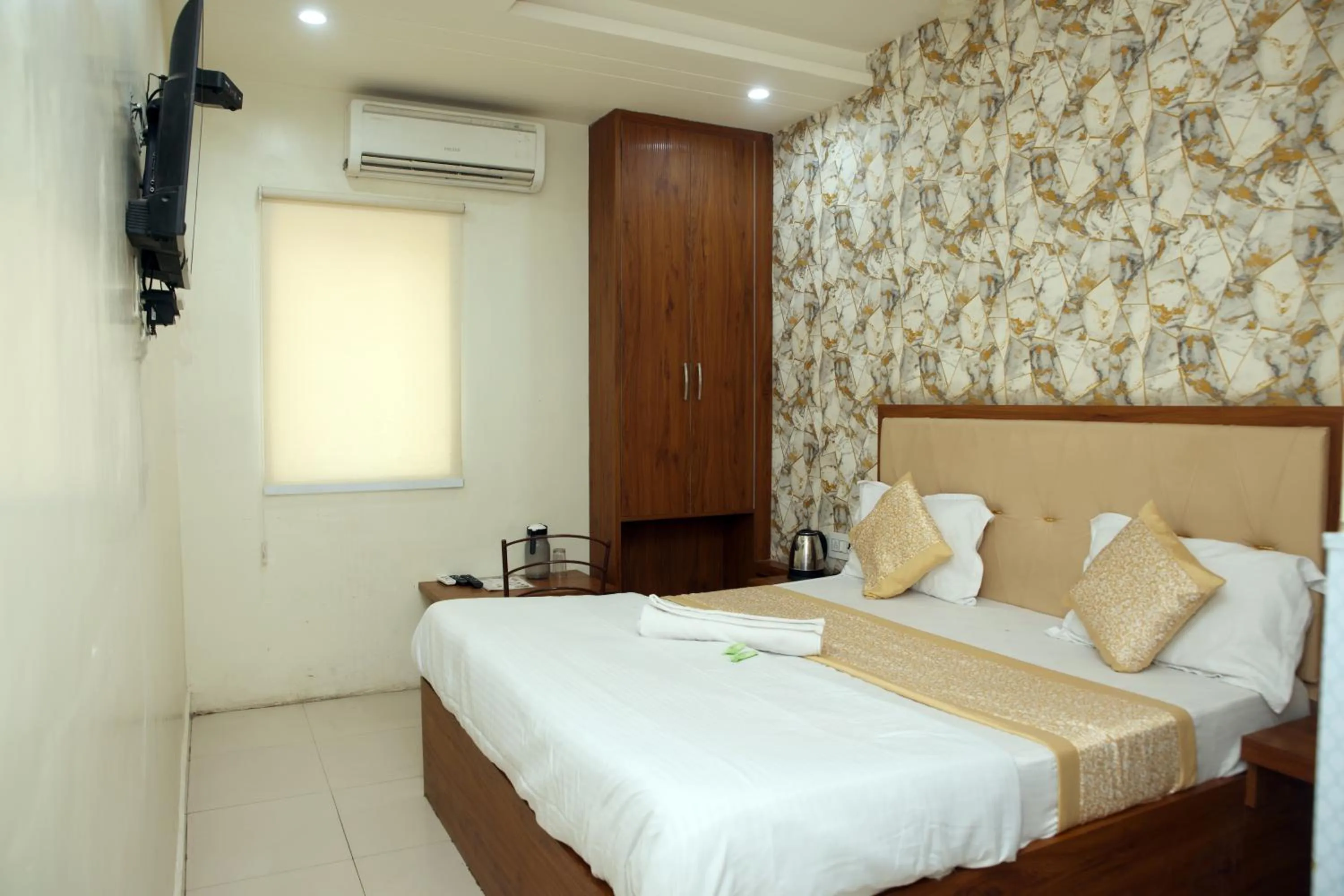 TV and multimedia, Bed in Hotel Siddhi Vinayak