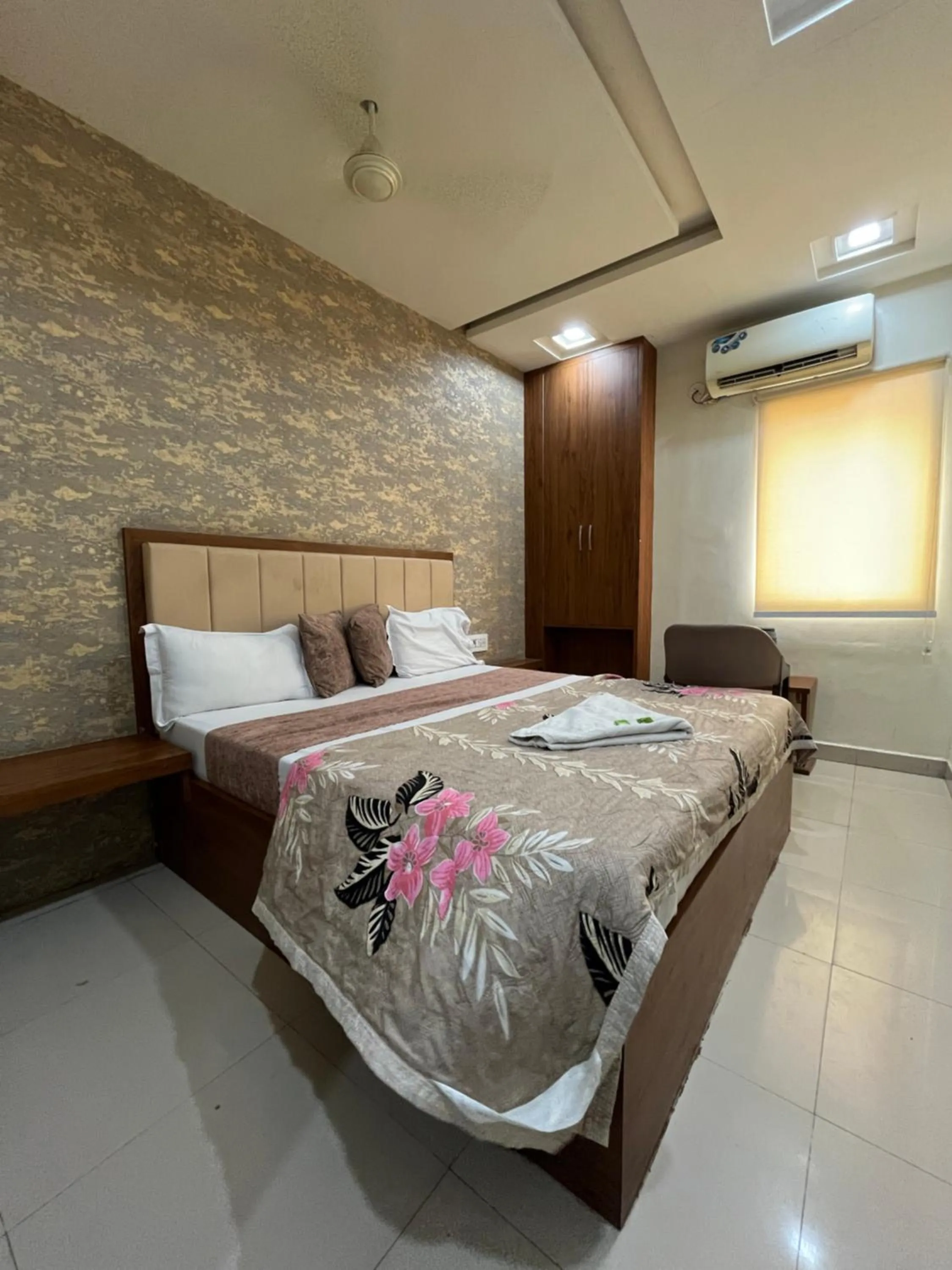Bed in Hotel Siddhi Vinayak