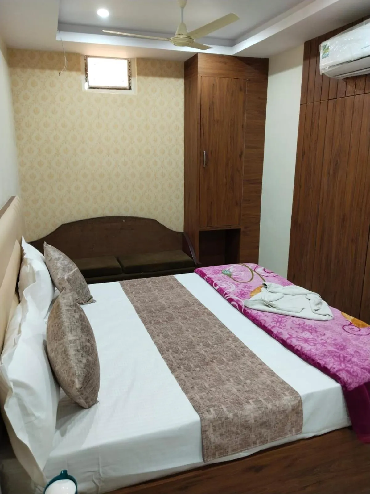 Bed in Hotel Siddhi Vinayak