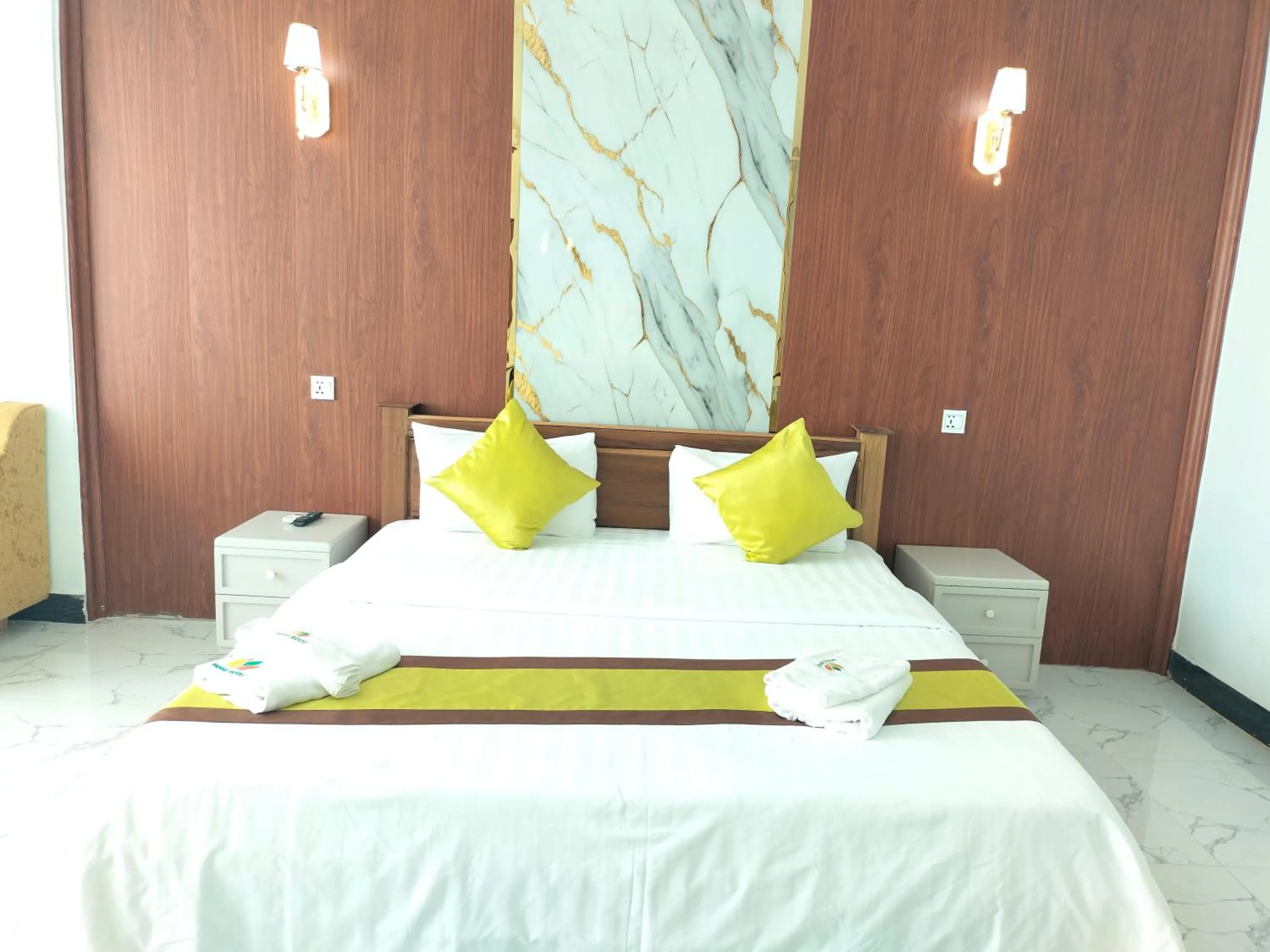 Bed in Kampot Sunny Hotel